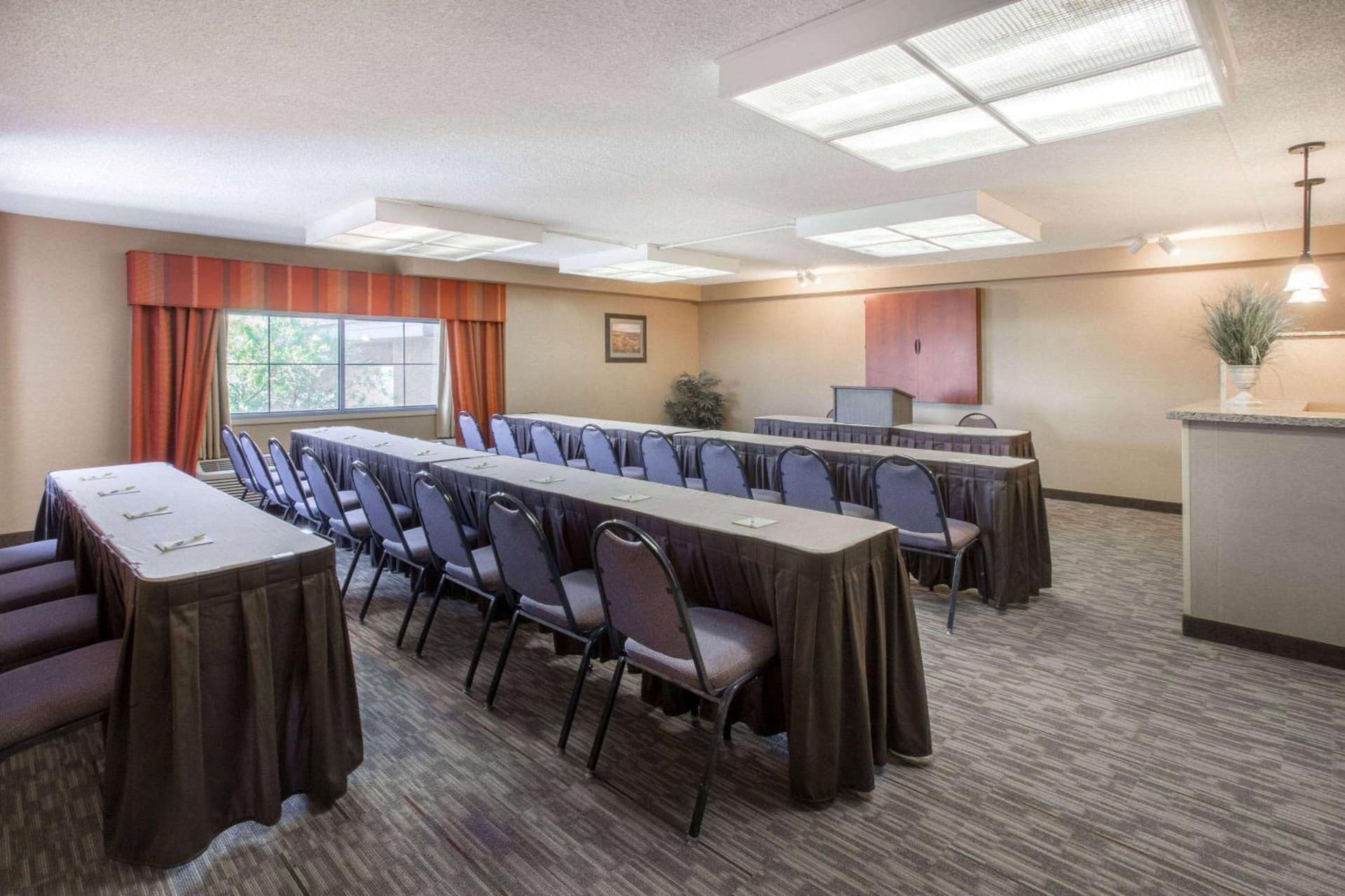 Days Inn & Suites by Wyndham Mesa Near Phoenix gallery photo in Mesa, AZ — image 9