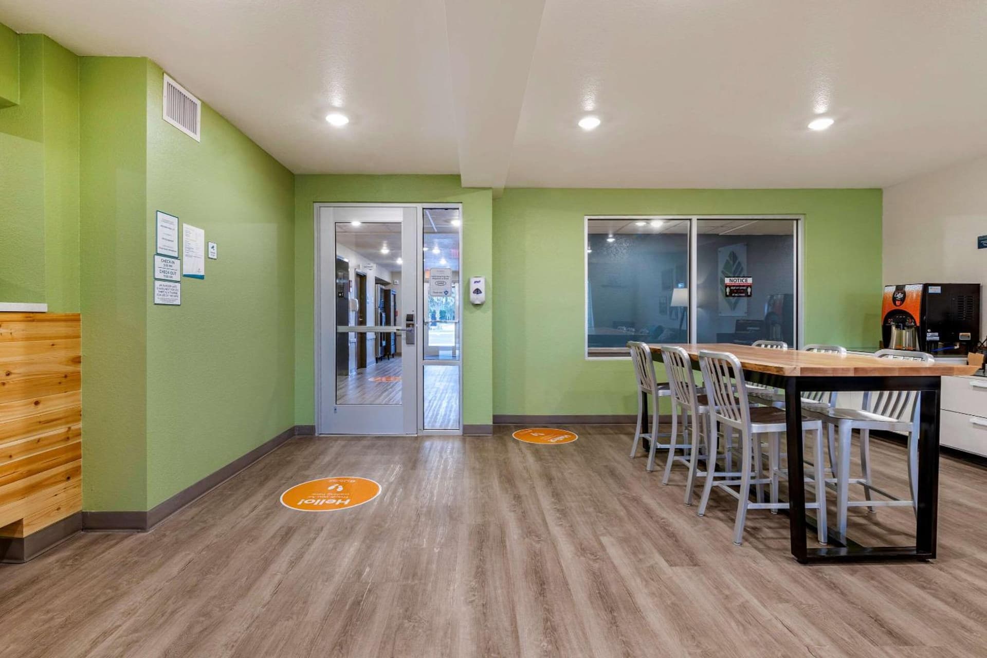 WoodSpring Suites Brunswick interior in Brunswick, GA — gallery photo 2
