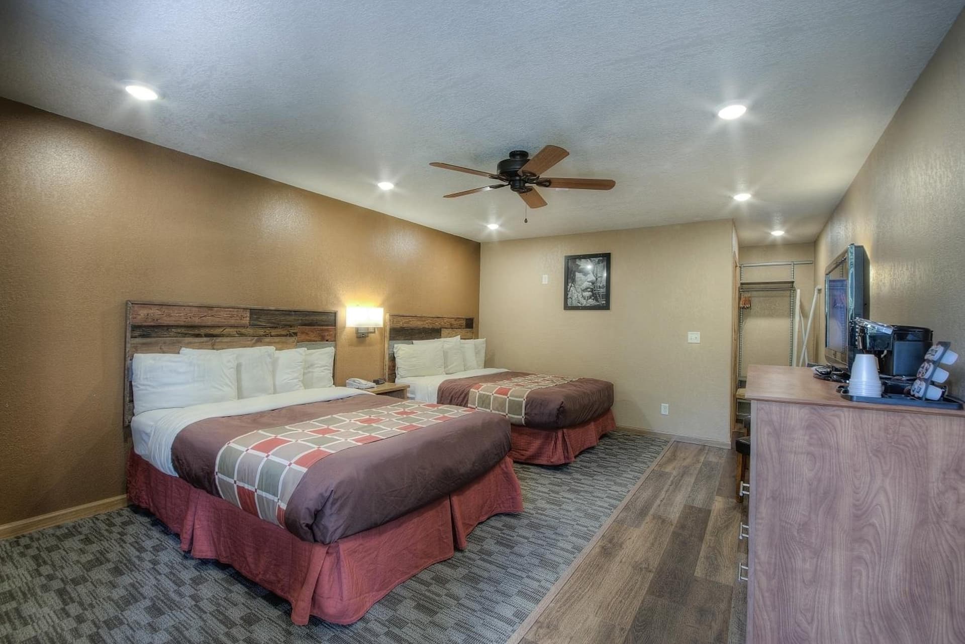 Powder House Lodge property views in Keystone, SD — gallery photo 3