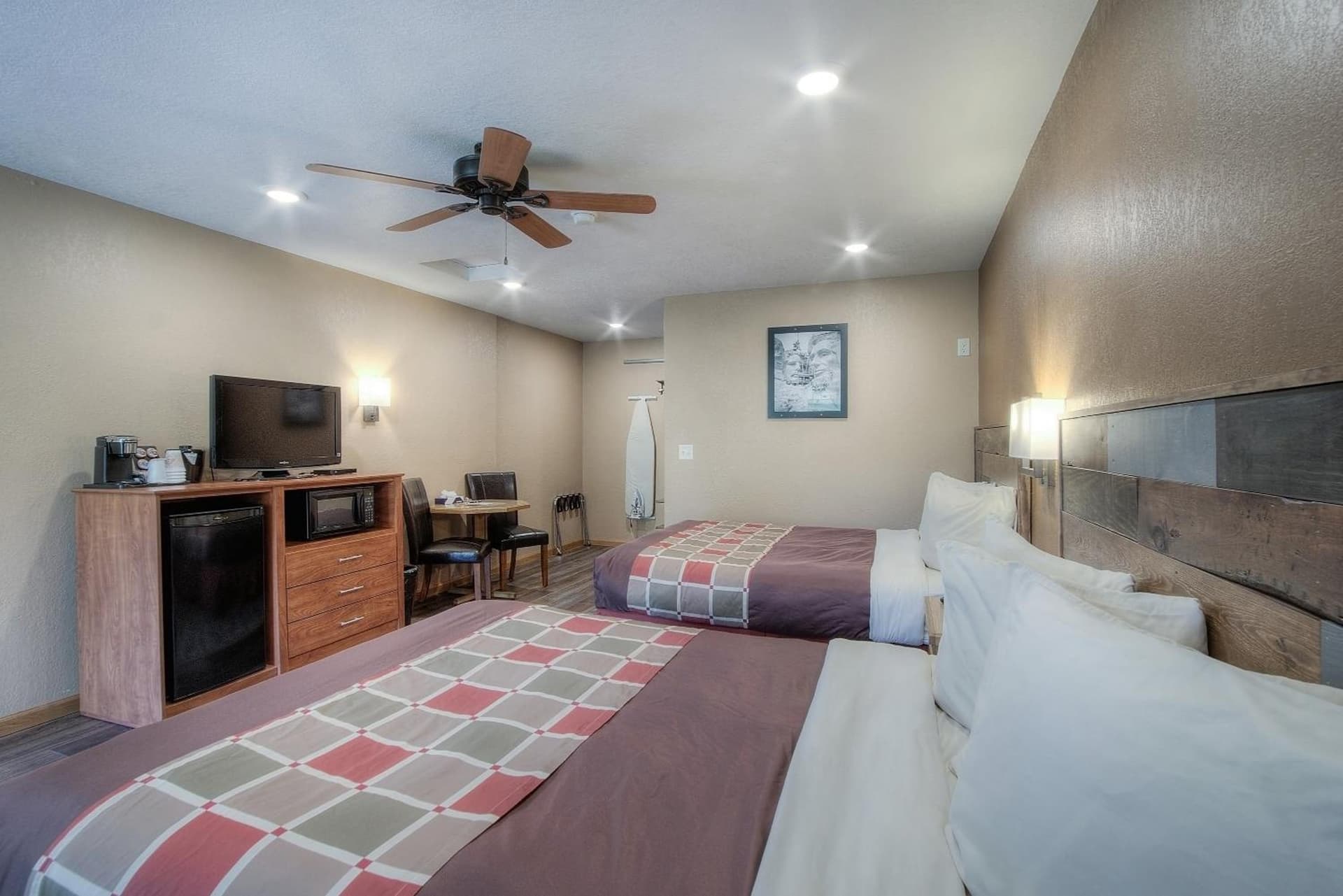 Powder House Lodge interior in Keystone, SD — gallery photo 2
