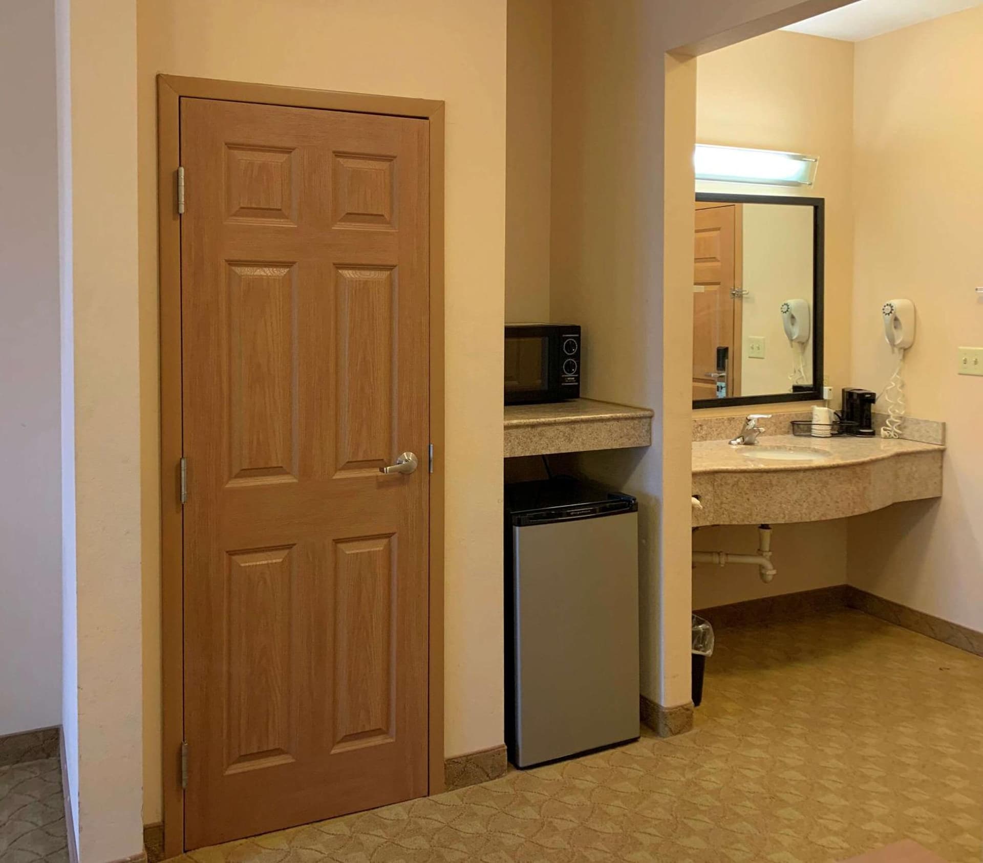 Sleep Inn & Suites Gettysburg interior in Gettysburg, PA — gallery photo 2