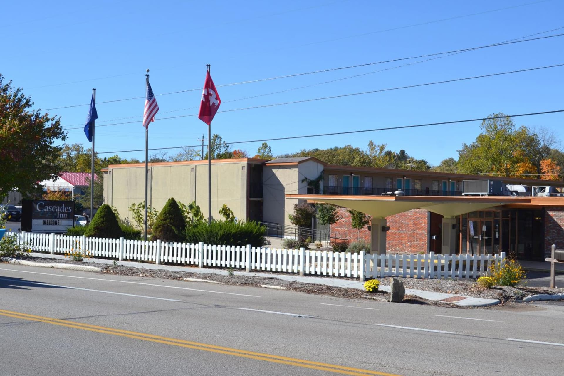 Cascades Inn — hotel in Bloomington, Indiana