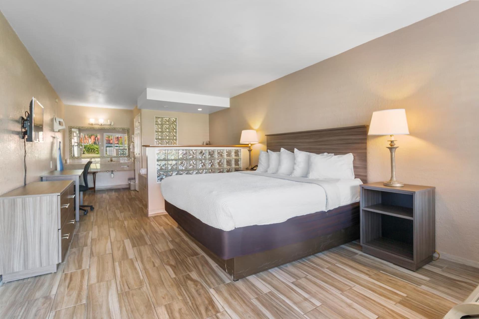Vero Beach Inn & Suites Vero Beach I-95 gallery photo in Vero Beach, FL — image 40