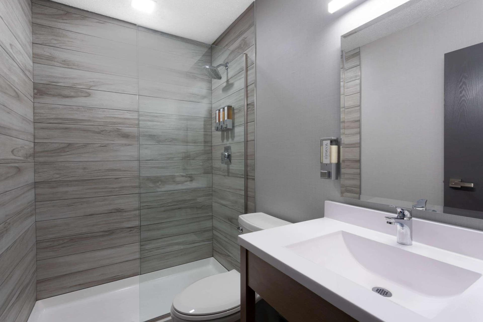 Travelodge by Wyndham Elkhart gallery photo in Elkhart, IN — image 4