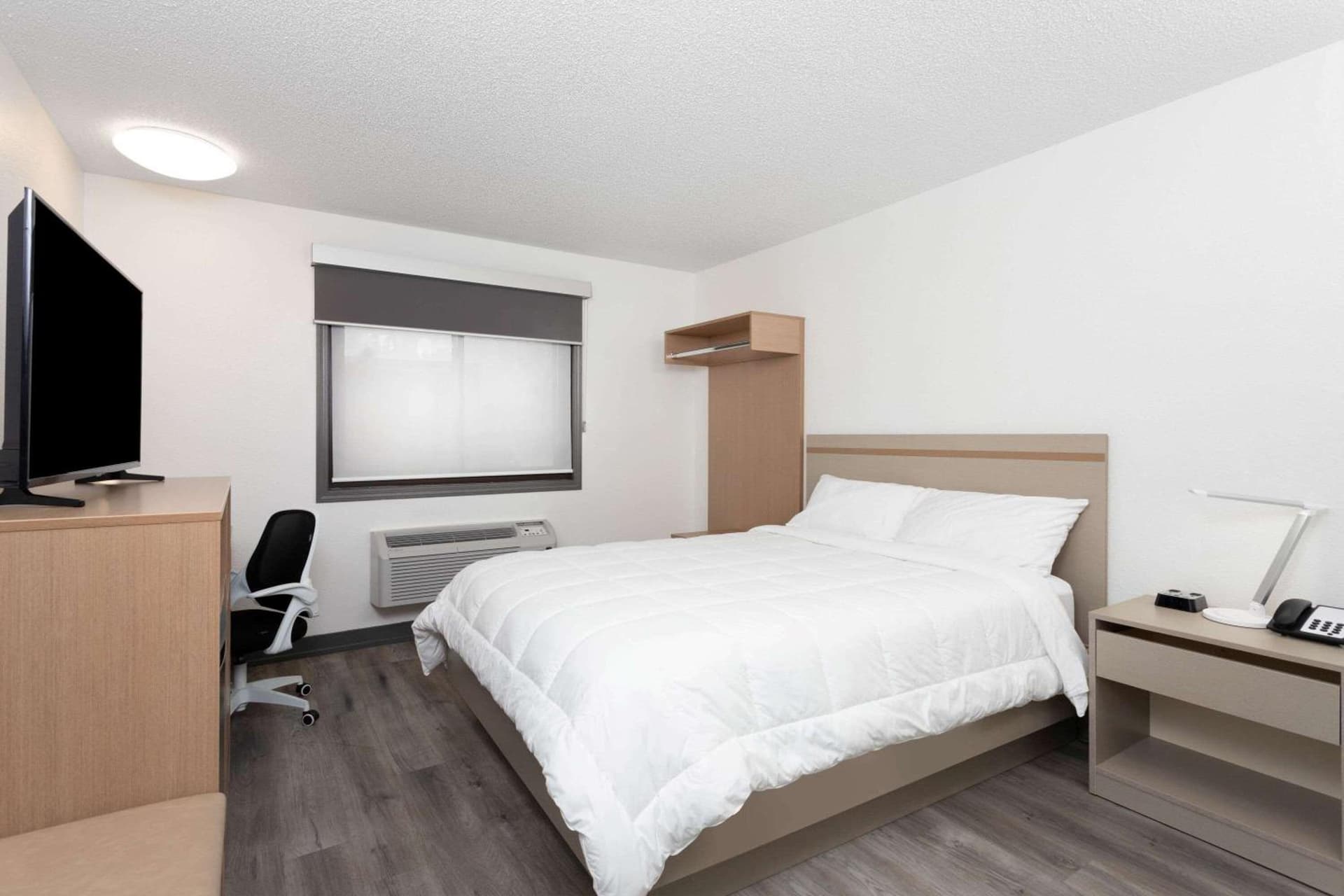 Travelodge by Wyndham Elkhart gallery photo in Elkhart, IN — image 25