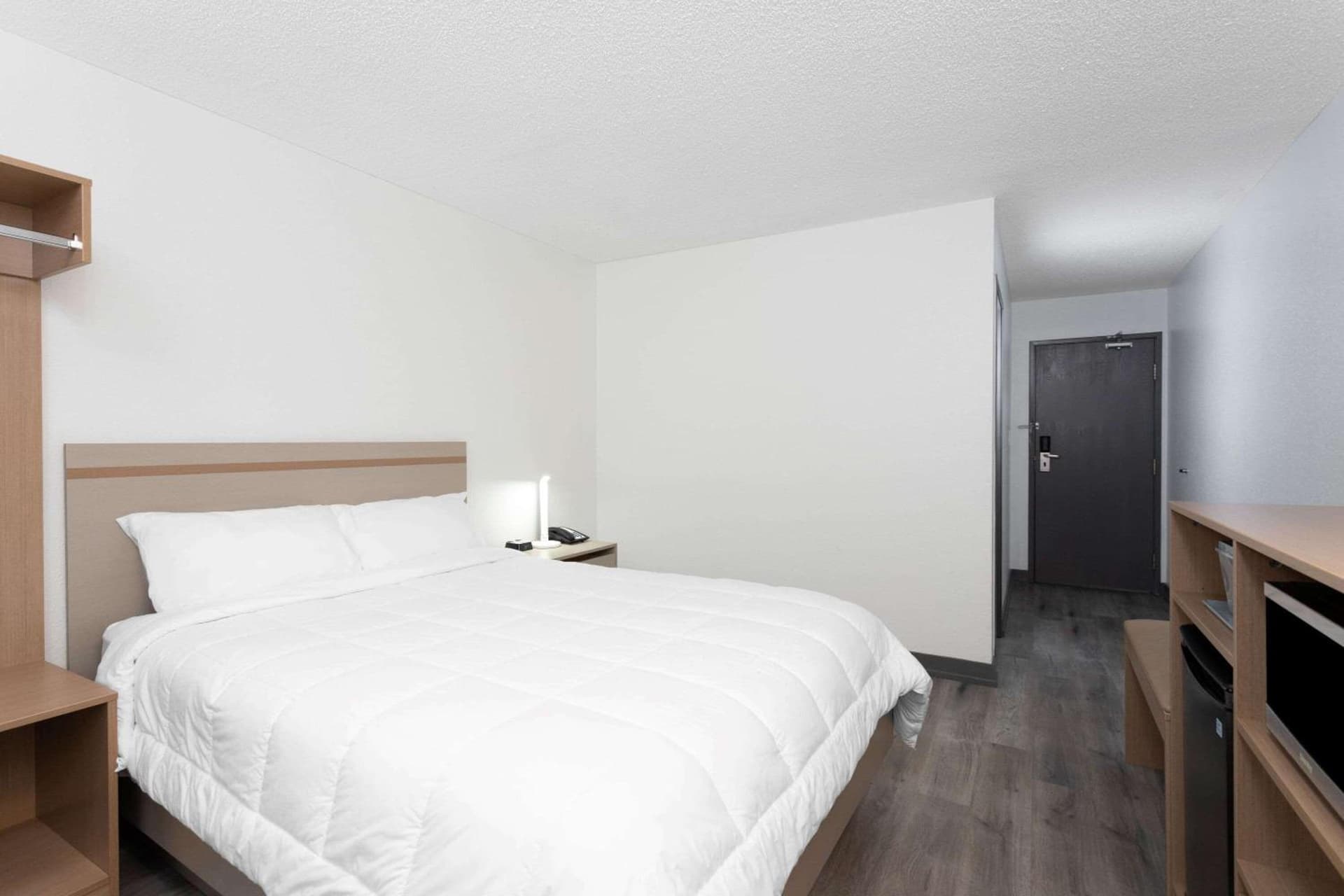 Travelodge by Wyndham Elkhart property views in Elkhart, IN — gallery photo 3