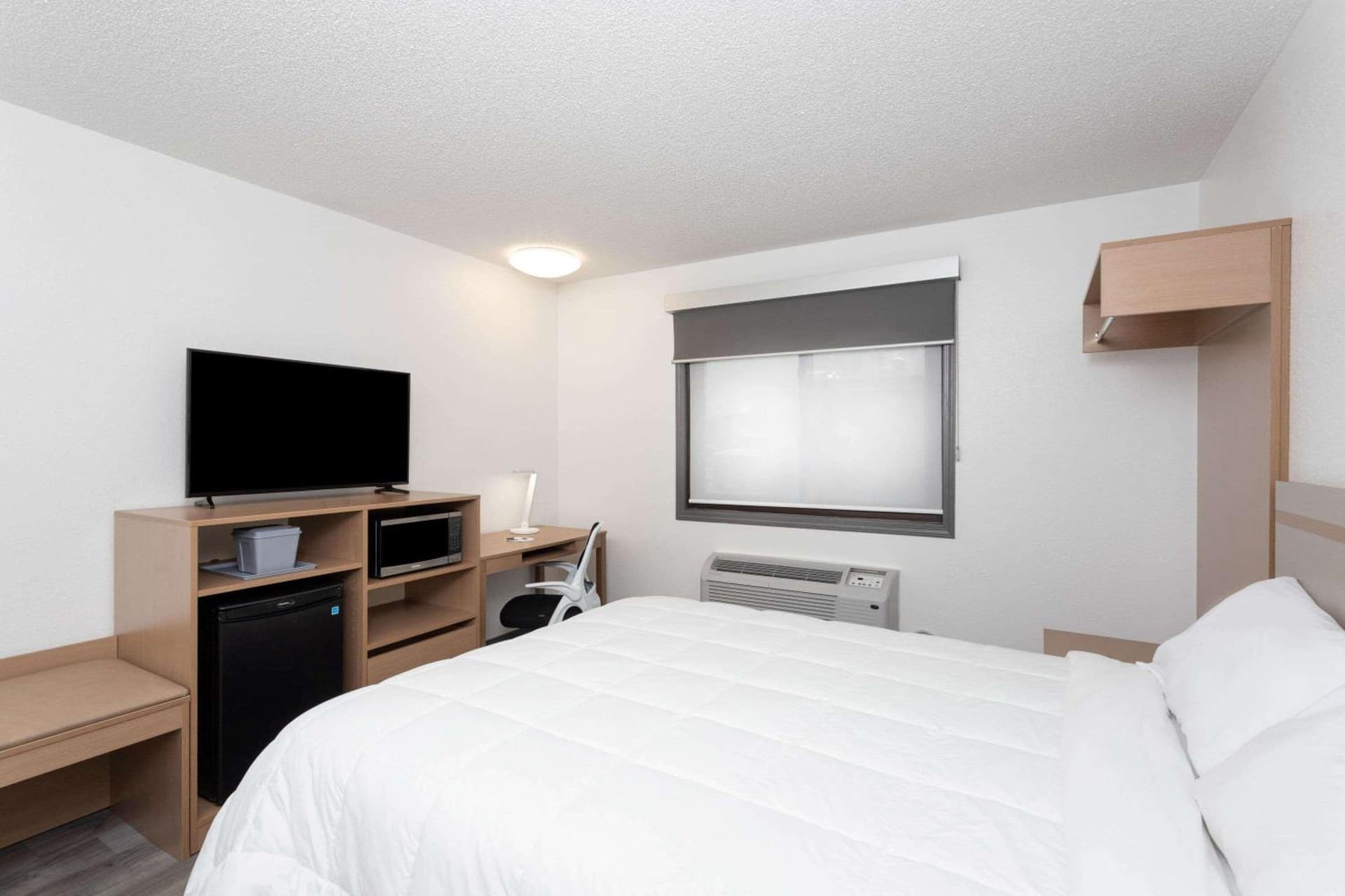 Travelodge by Wyndham Elkhart gallery photo in Elkhart, IN — image 6