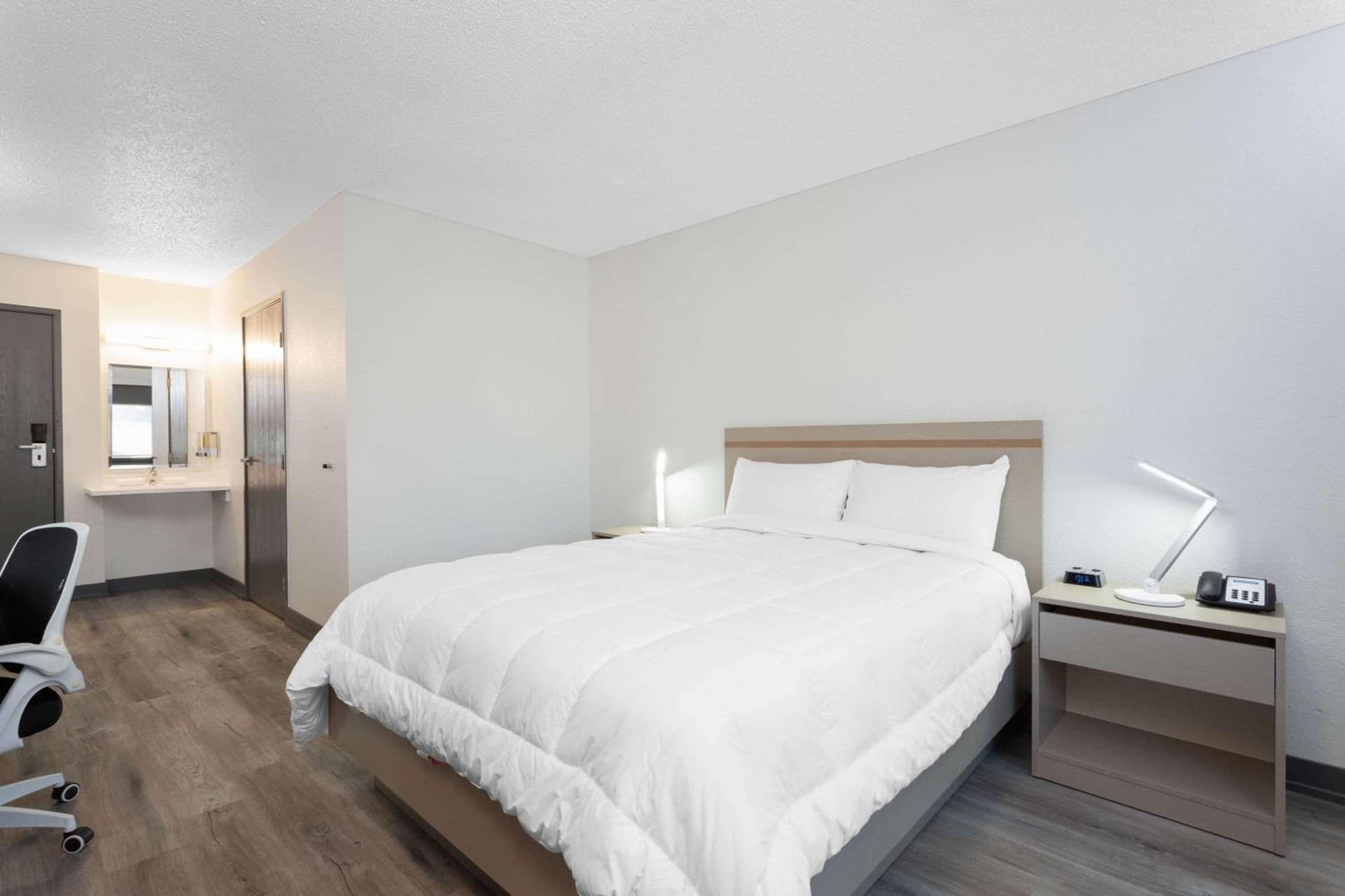 Travelodge by Wyndham Elkhart gallery photo in Elkhart, IN — image 11