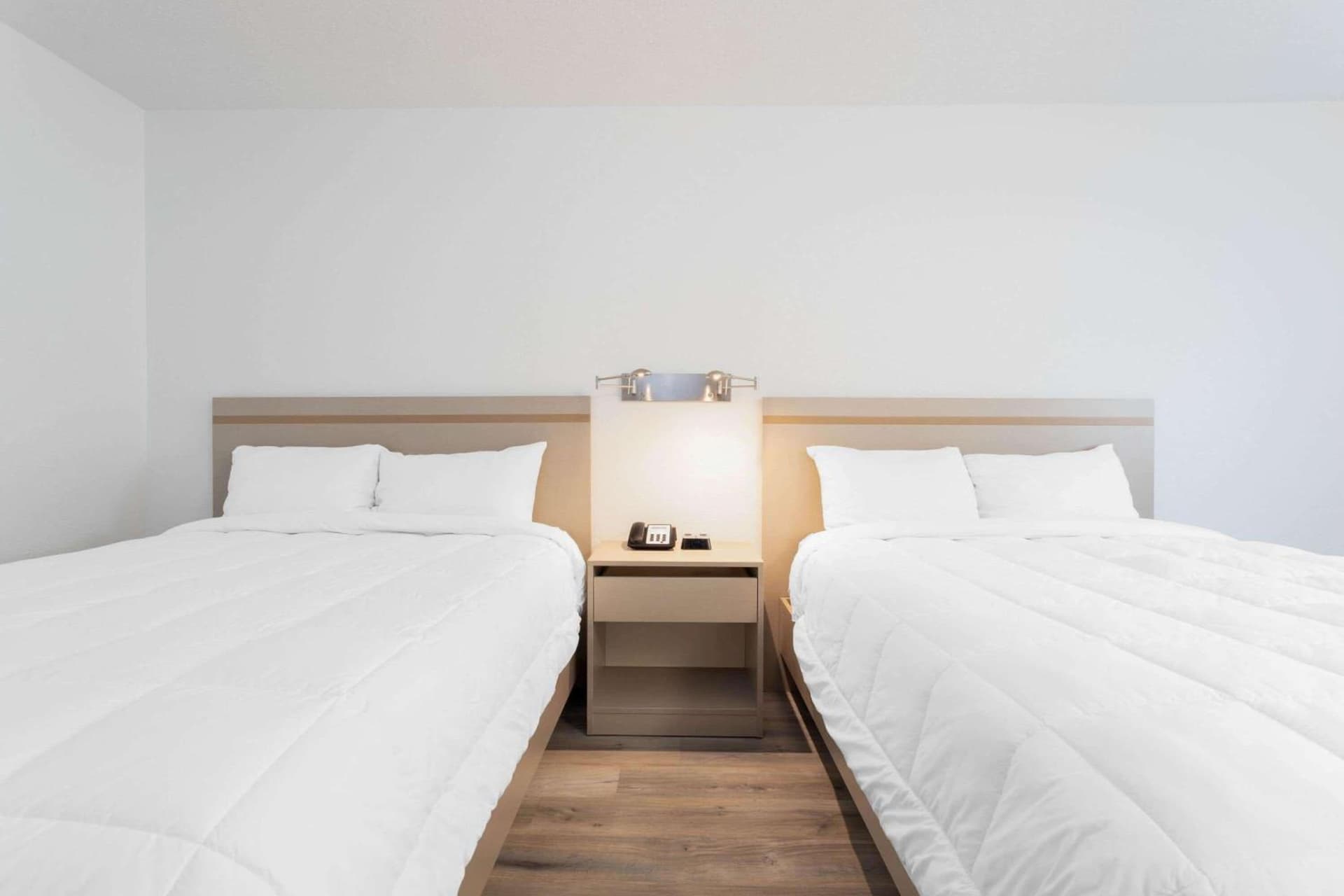 Travelodge by Wyndham Elkhart gallery photo in Elkhart, IN — image 10