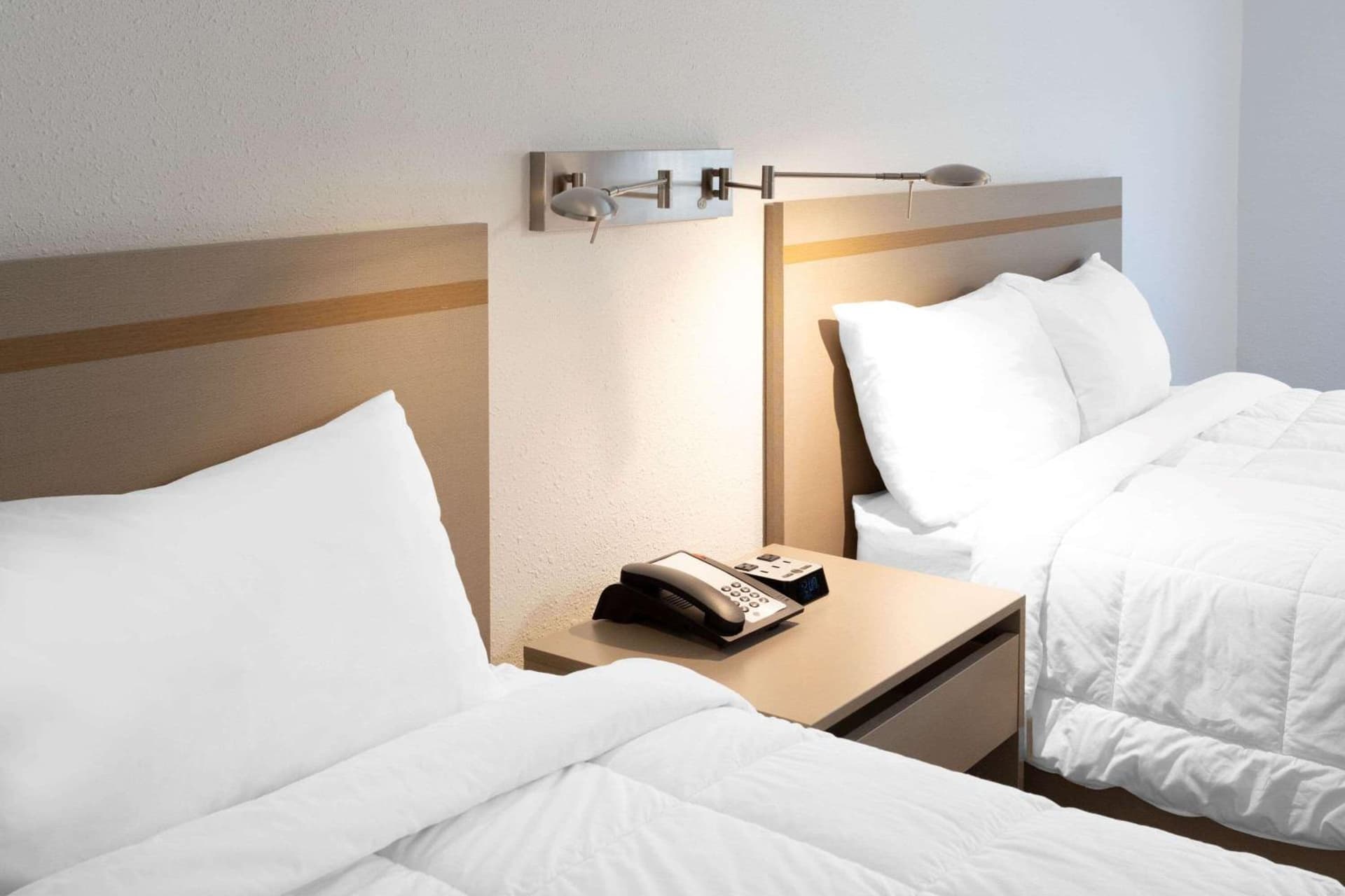 Travelodge by Wyndham Elkhart gallery photo in Elkhart, IN — image 26