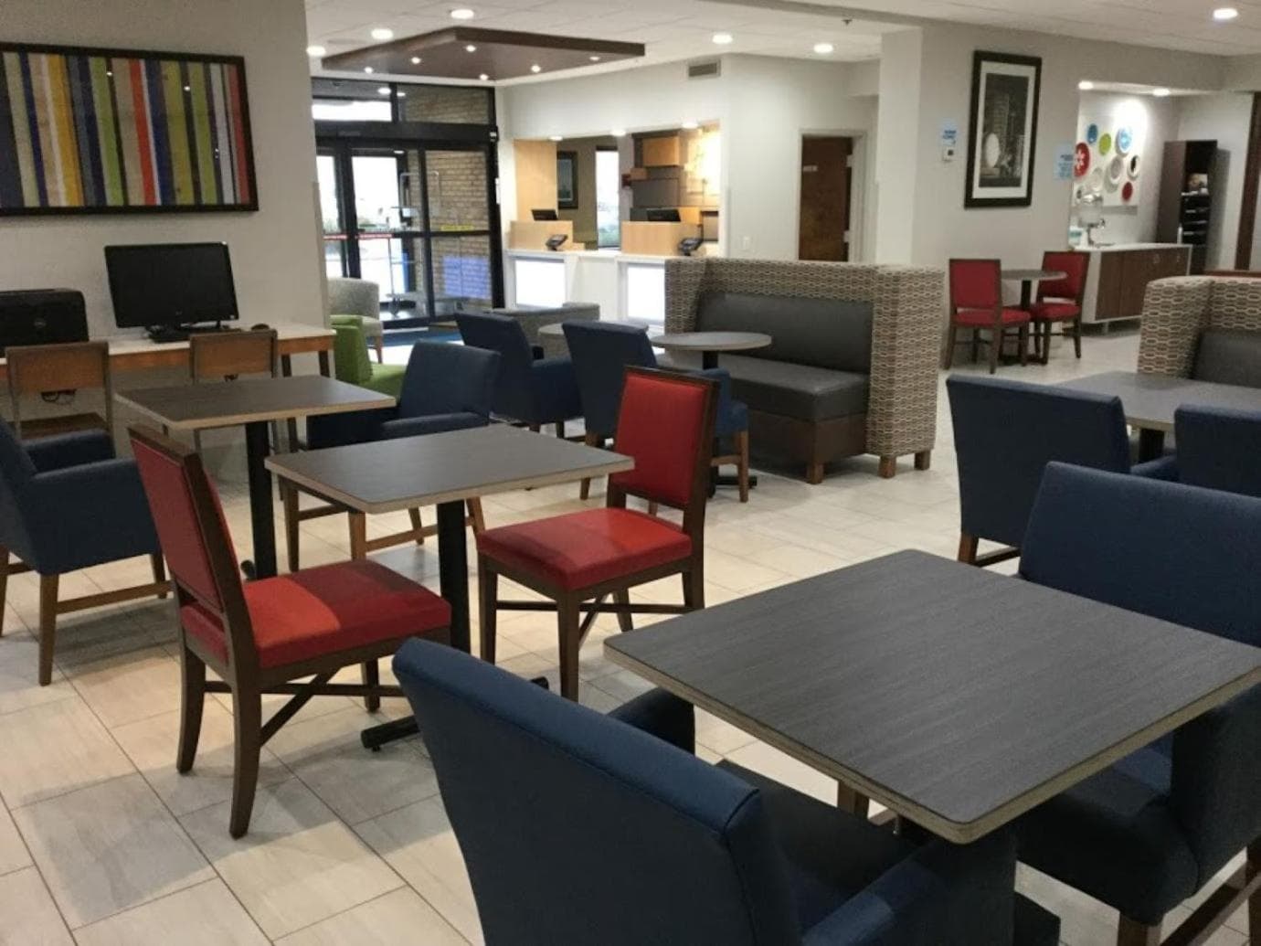 Holiday Inn Express Easton by IHG interior in Easton, MD — gallery photo 2
