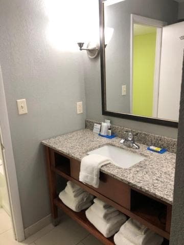 Holiday Inn Express Hickory - Hickory Mart by IHG gallery photo in Hickory, NC — image 12