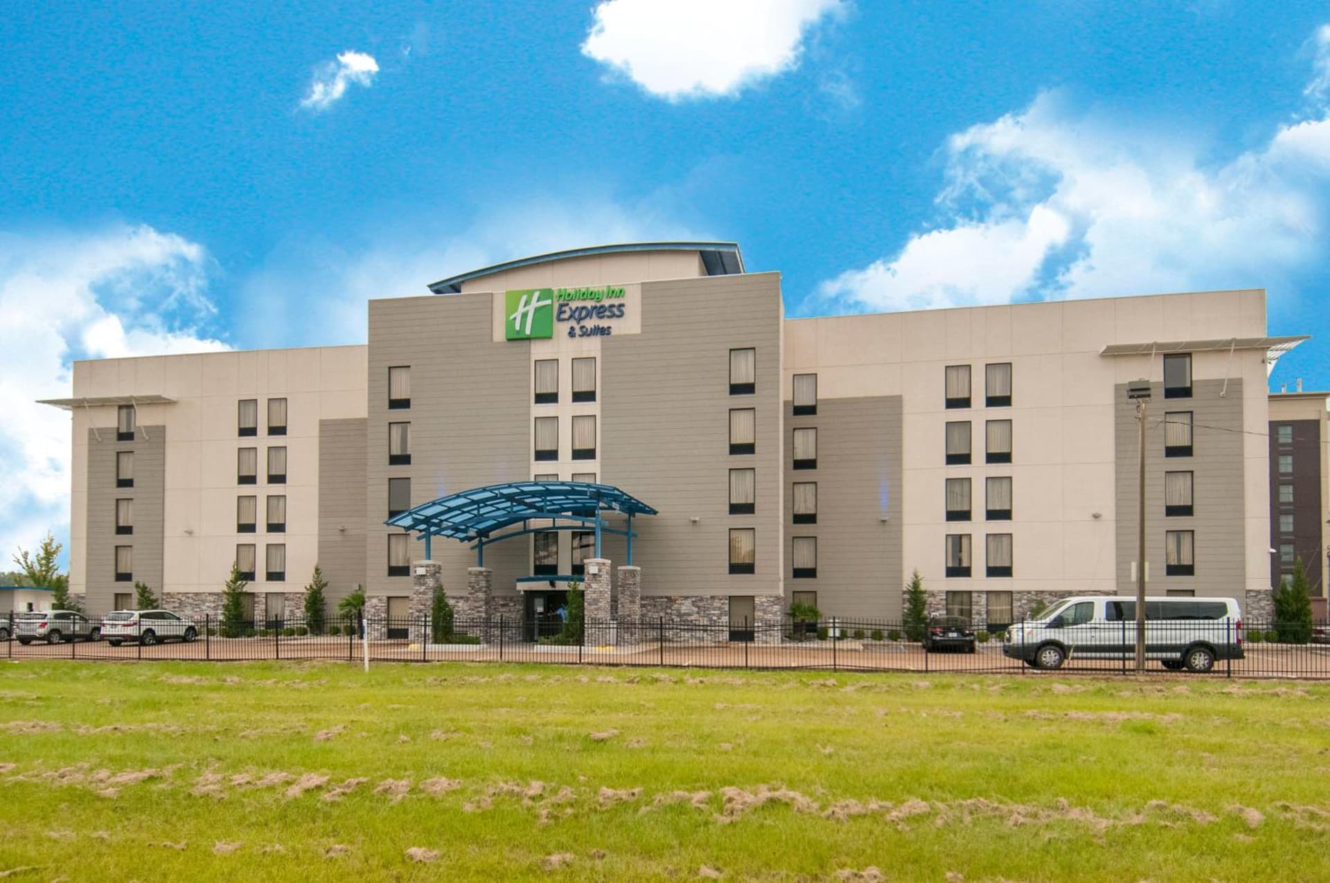 Holiday Inn Express & Suites Jackson Downtown - Coliseum by IHG interior in Jackson, MS — gallery photo 2