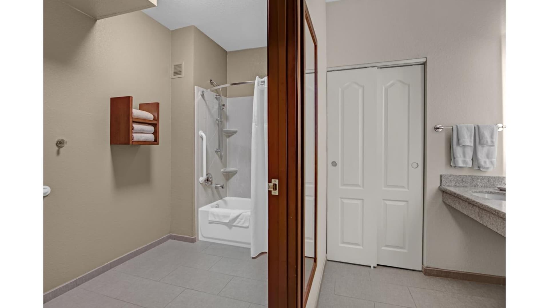 Staybridge Suites Salt Lake-West Valley City by IHG gallery photo in West Valley City, UT — image 16