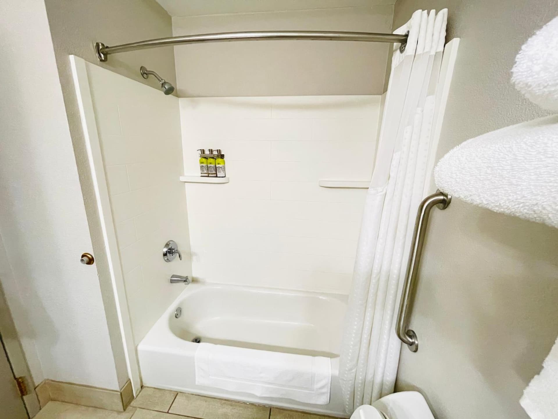 Holiday Inn Express & Suites Shelbyville by IHG property views in Shelbyville, KY — gallery photo 3