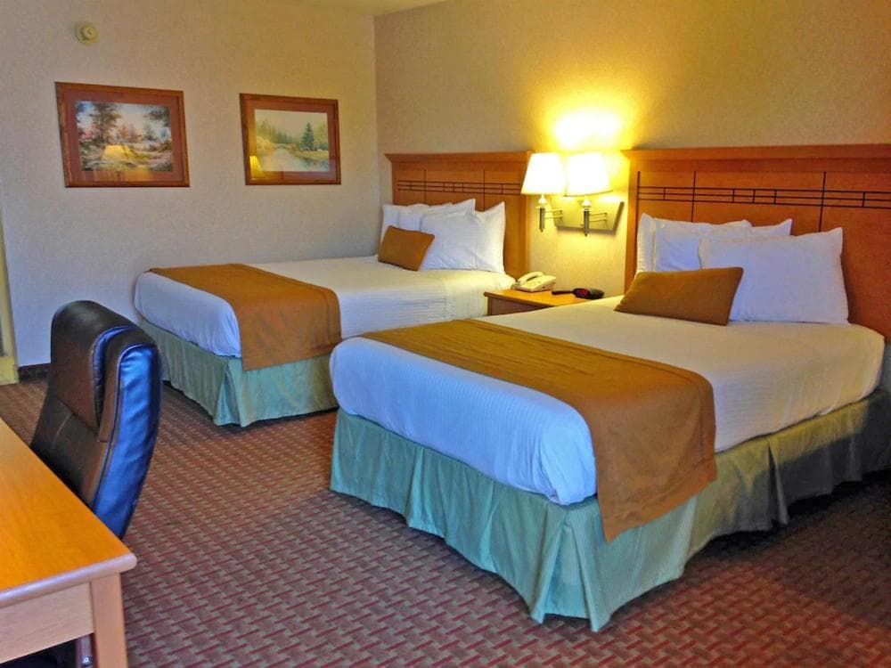 Scottish Inns interior in DeSoto, TX — gallery photo 2