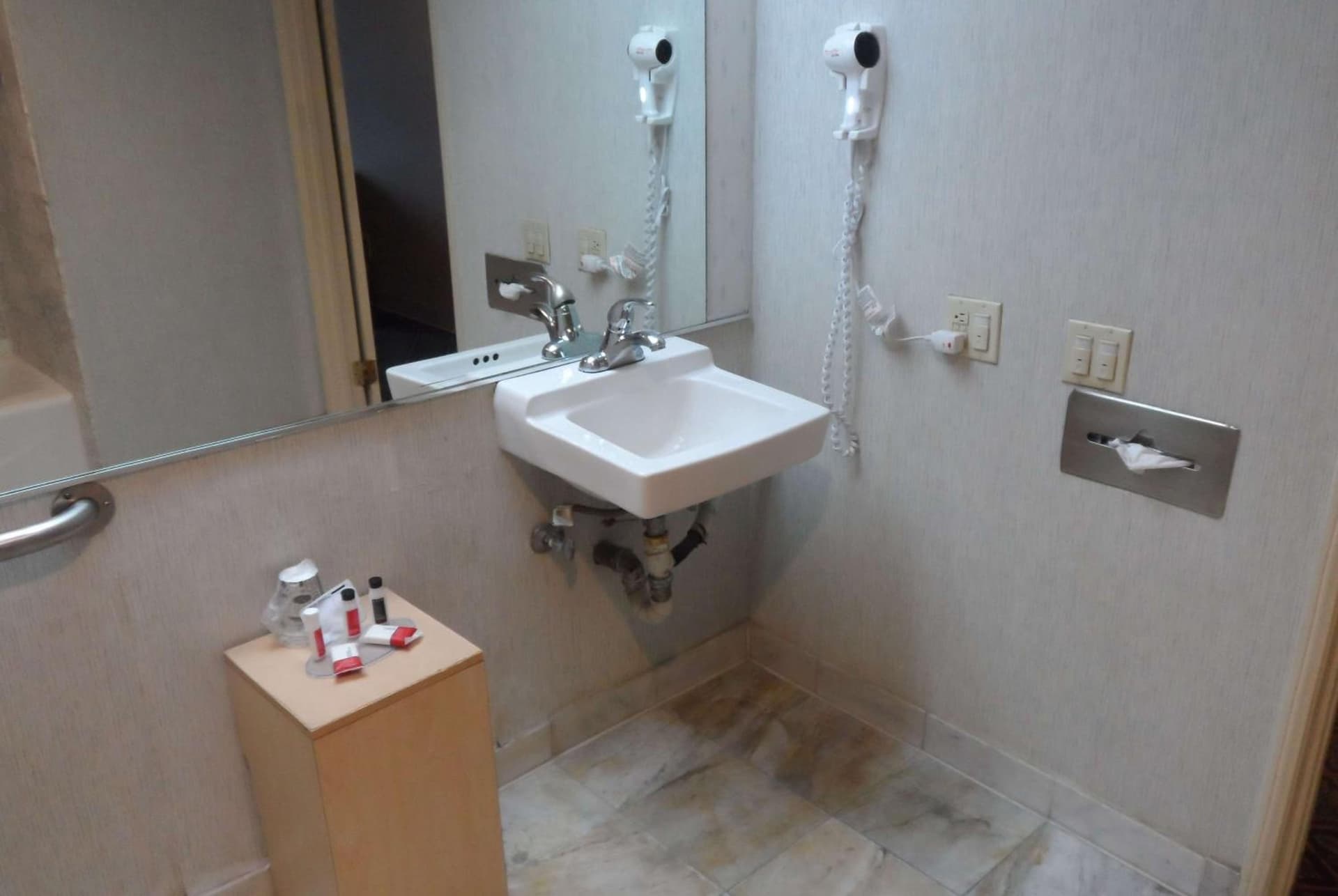 Park Suites Hotel interior in South El Monte, CA — gallery photo 2