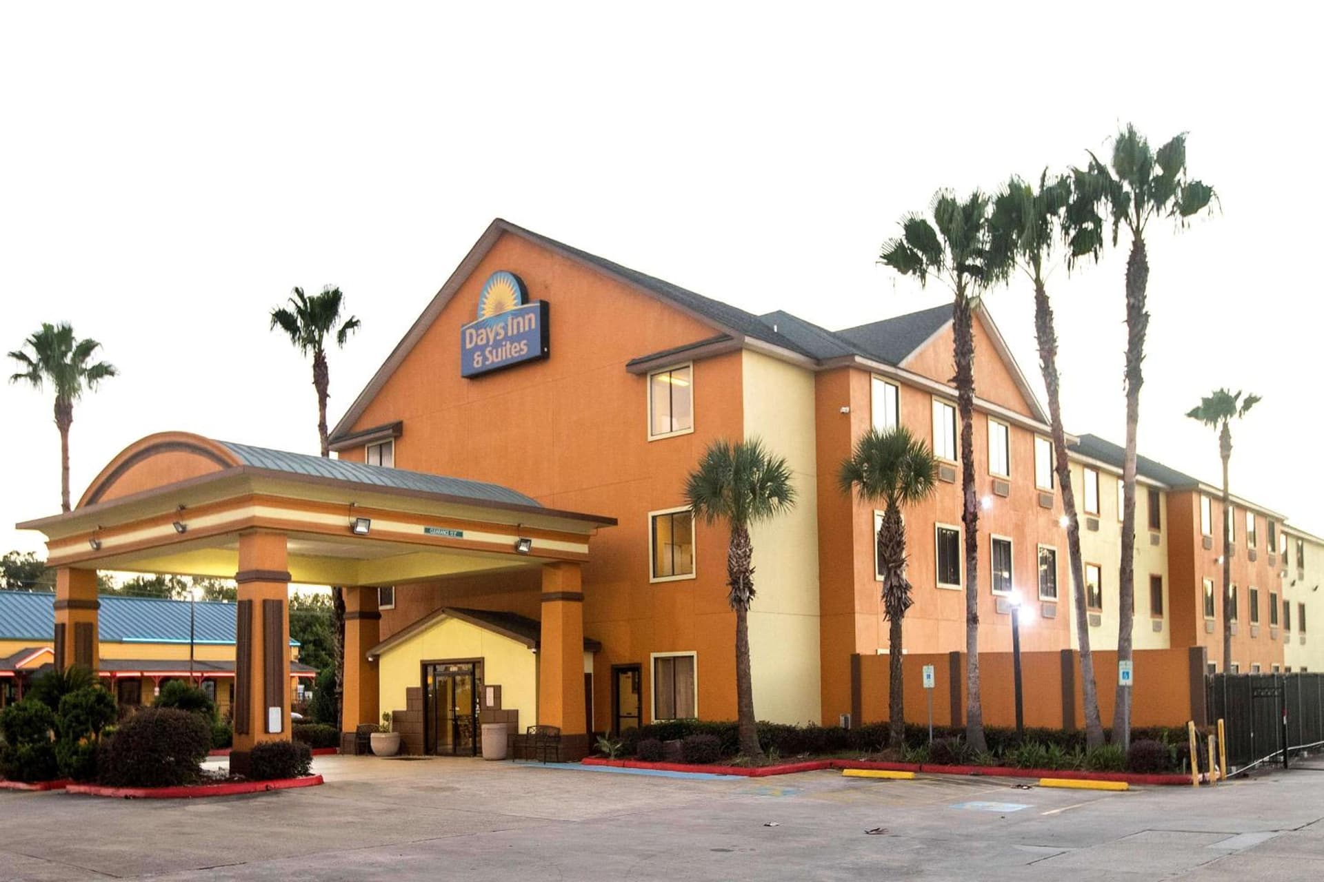 Days Inn & Suites by Wyndham Houston North/Aldine property views in Houston, TX — gallery photo 3