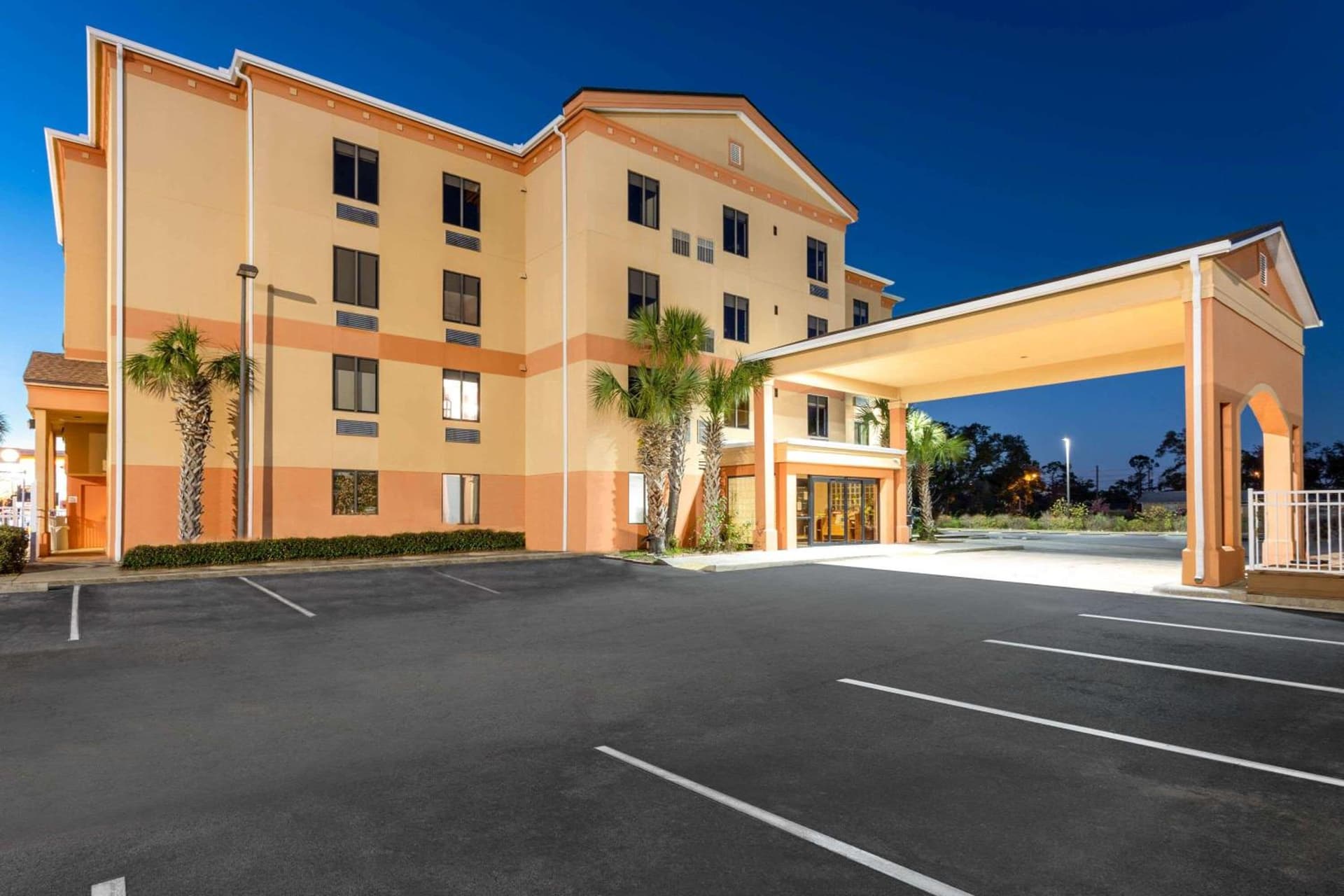 Ramada by Wyndham Panama City gallery photo in Panama City, FL — image 27