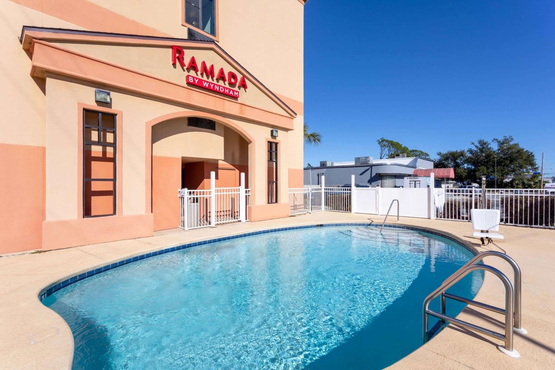 Ramada by Wyndham Panama City gallery photo in Panama City, FL — image 24