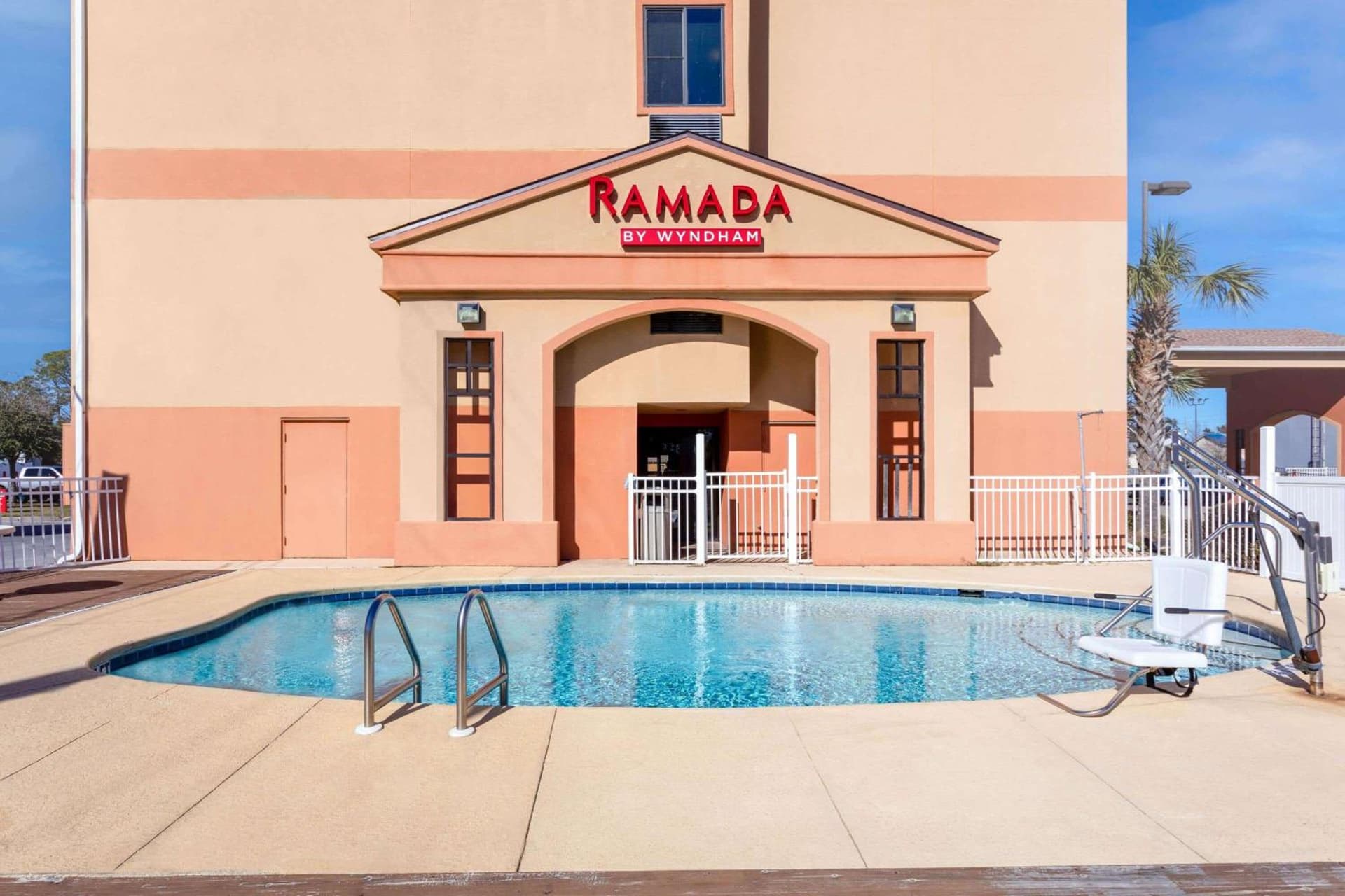 Ramada by Wyndham Panama City gallery photo in Panama City, FL — image 10