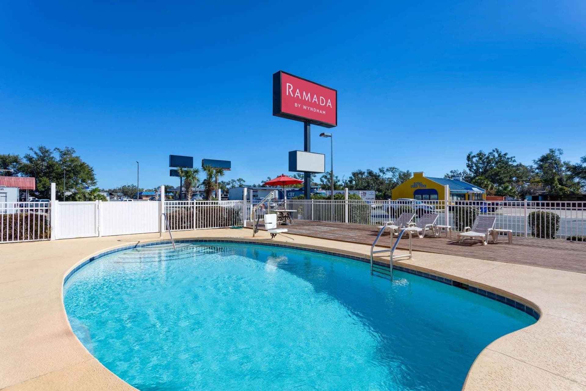 Ramada by Wyndham Panama City gallery photo in Panama City, FL — image 25