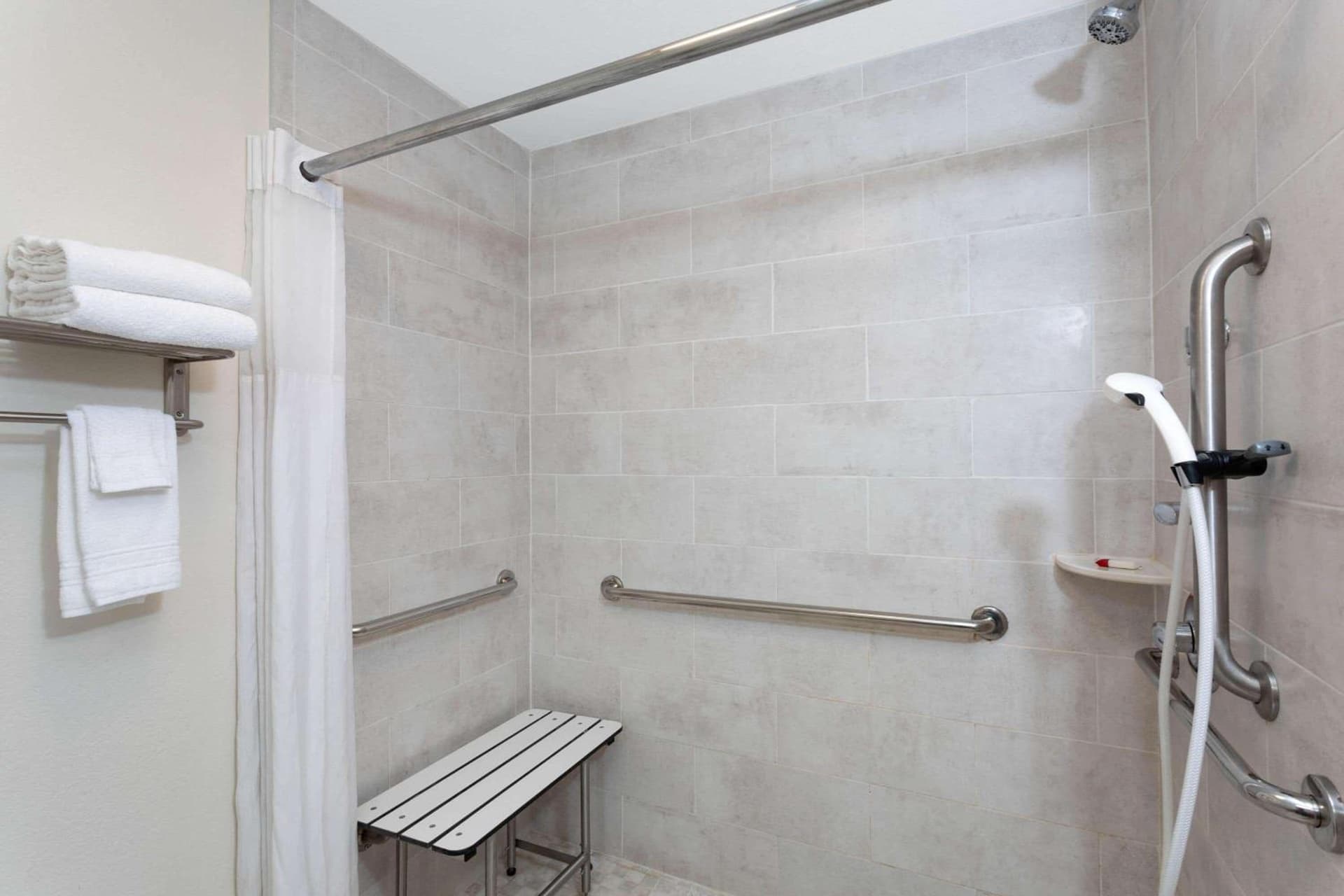 Ramada by Wyndham Panama City gallery photo in Panama City, FL — image 11