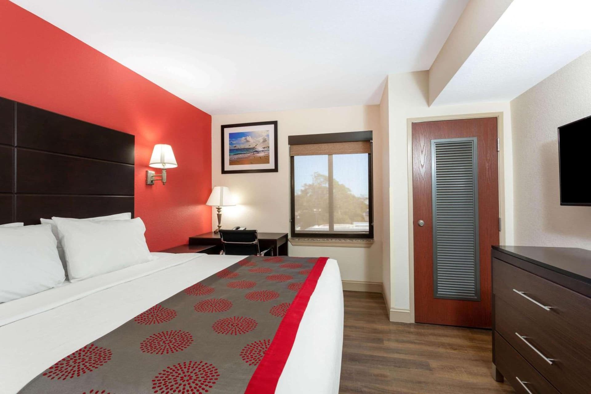 Ramada by Wyndham Panama City gallery photo in Panama City, FL — image 13