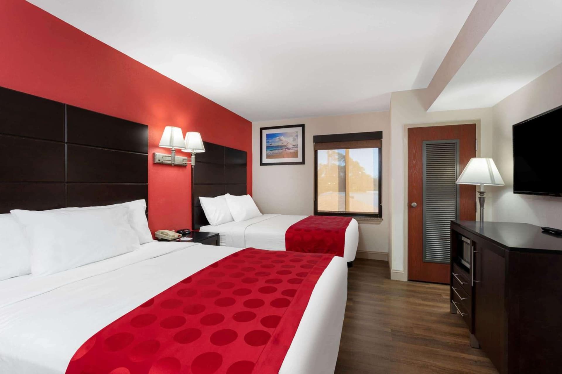 Ramada by Wyndham Panama City gallery photo in Panama City, FL — image 7