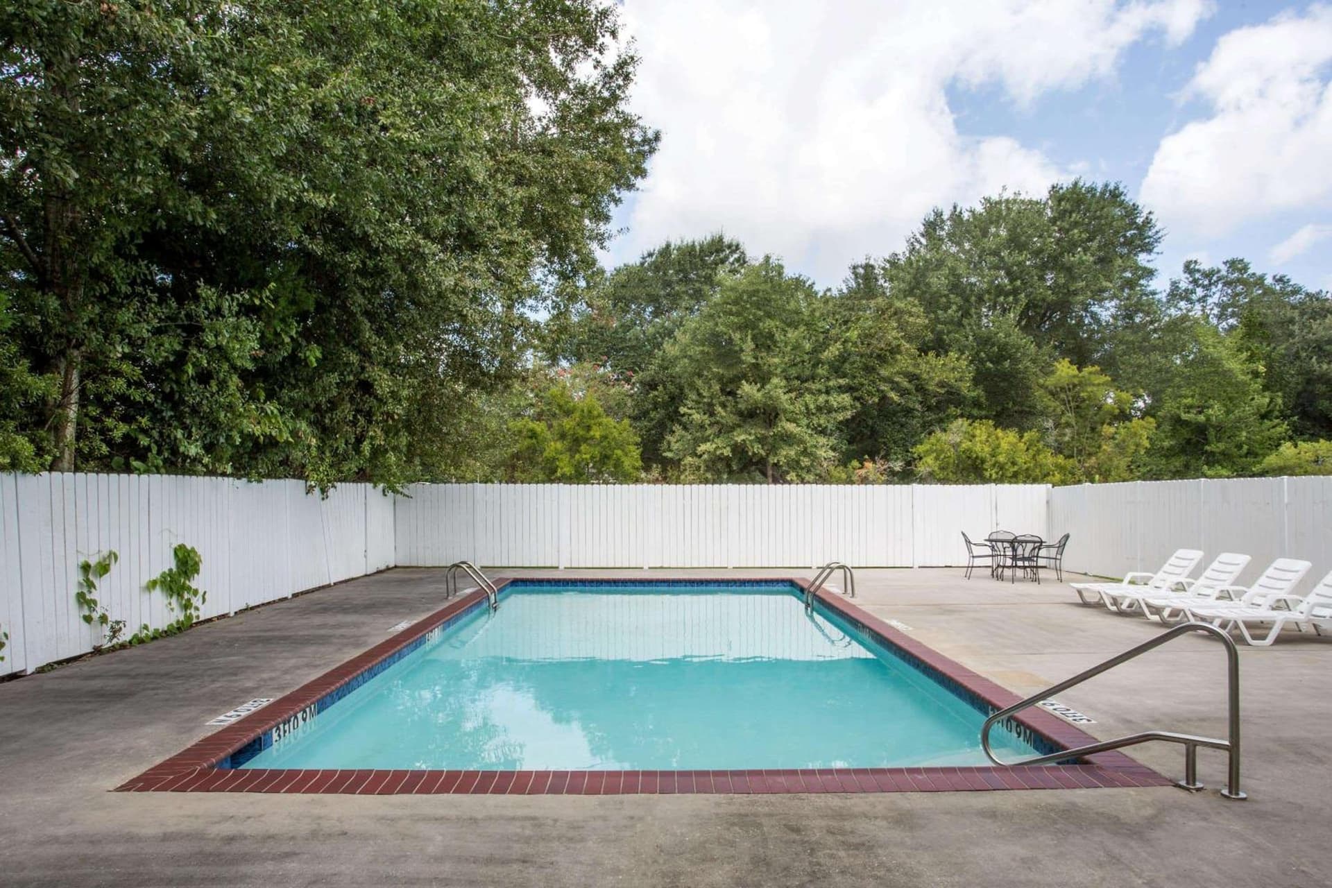 Howard Johnson by Wyndham Houma property views in Houma, LA — gallery photo 3