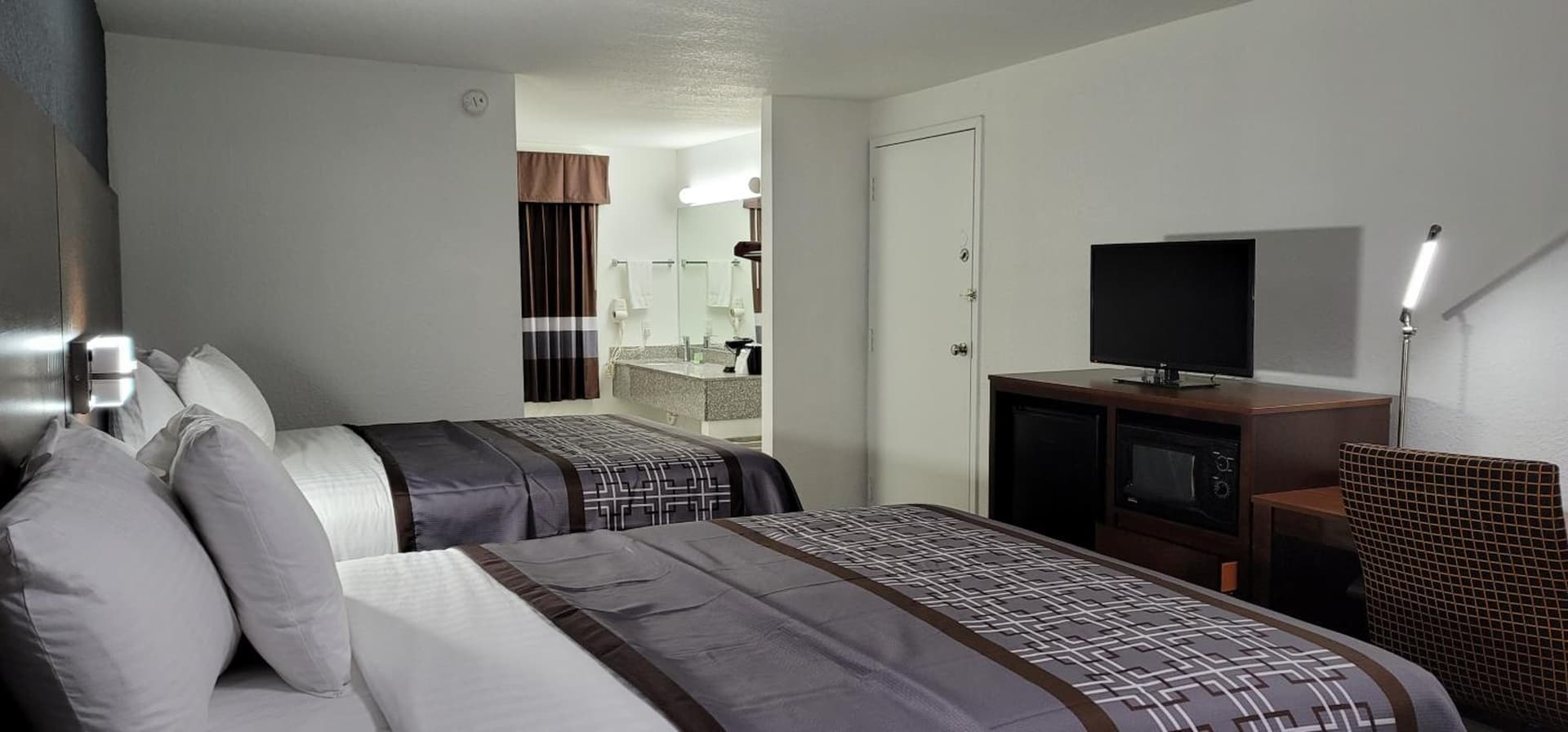 Key West Inn - Boaz property views in Boaz, AL — gallery photo 3