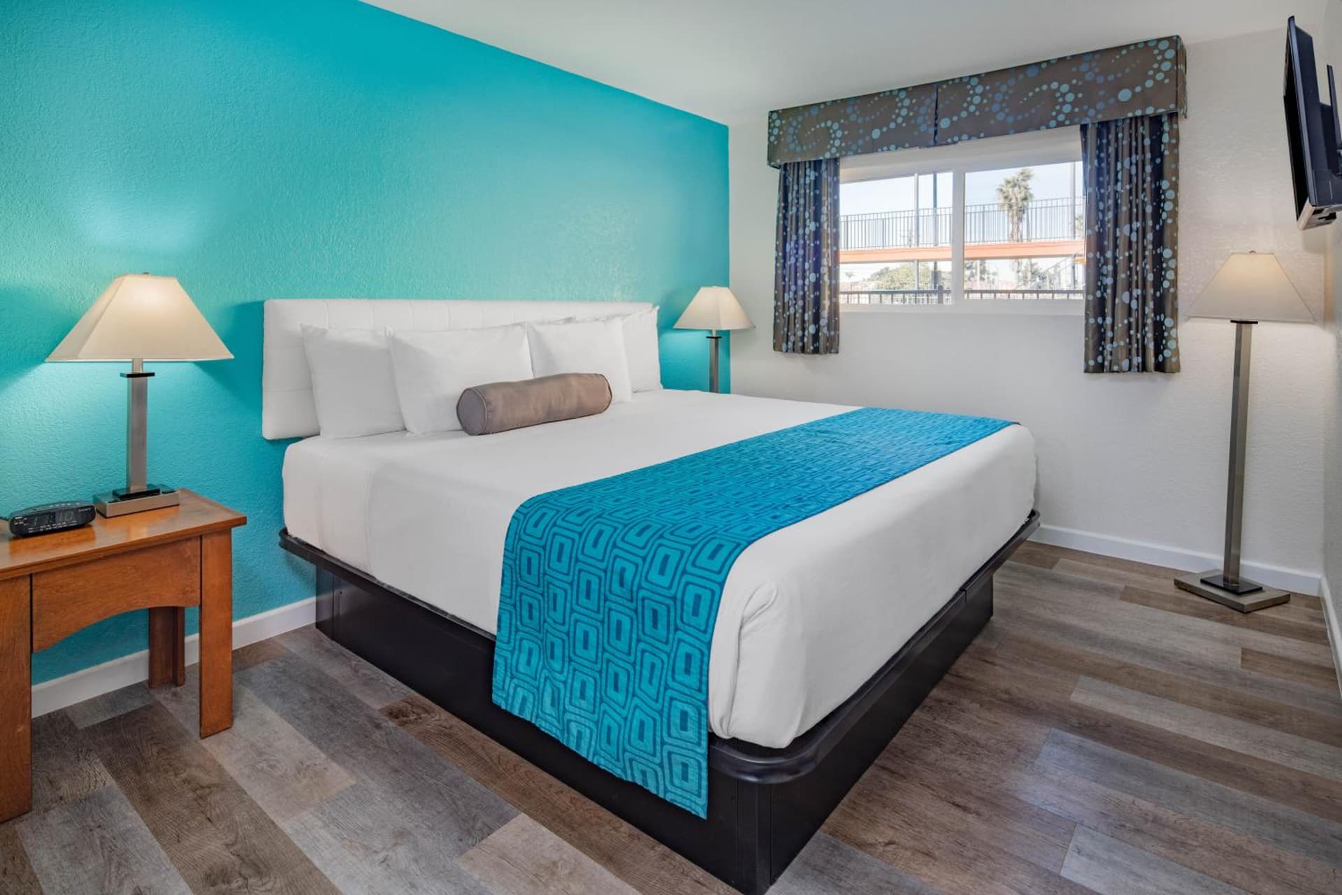 Howard Johnson Suites by Wyndham San Diego Chula Vista BayFront gallery photo in Chula Vista, CA — image 54