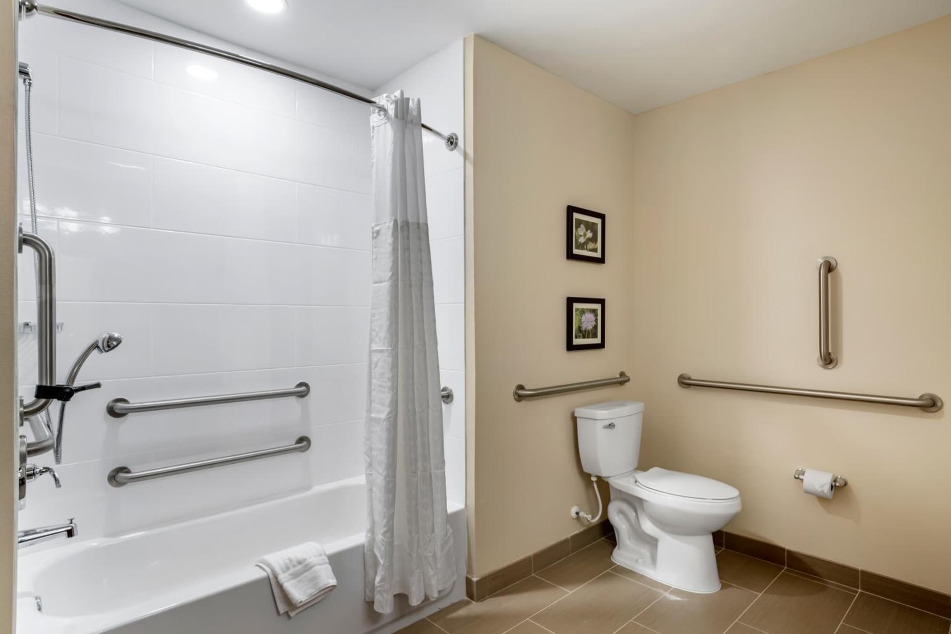 Comfort Inn & Suites Winchester gallery photo in Winchester, VA — image 37