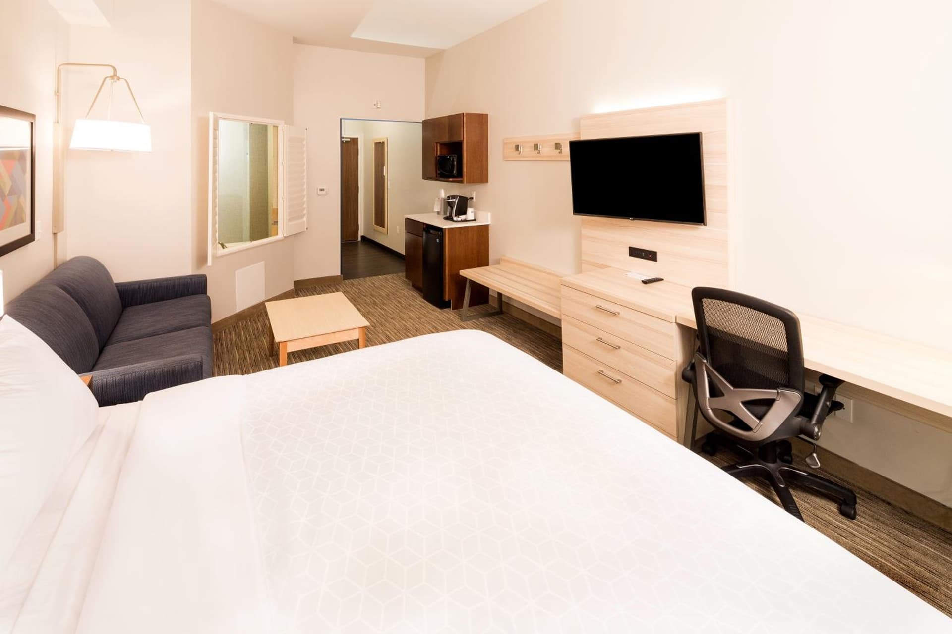 Holiday Inn Express Hotel & Suites Bay City by IHG gallery photo in Bay City, MI — image 46