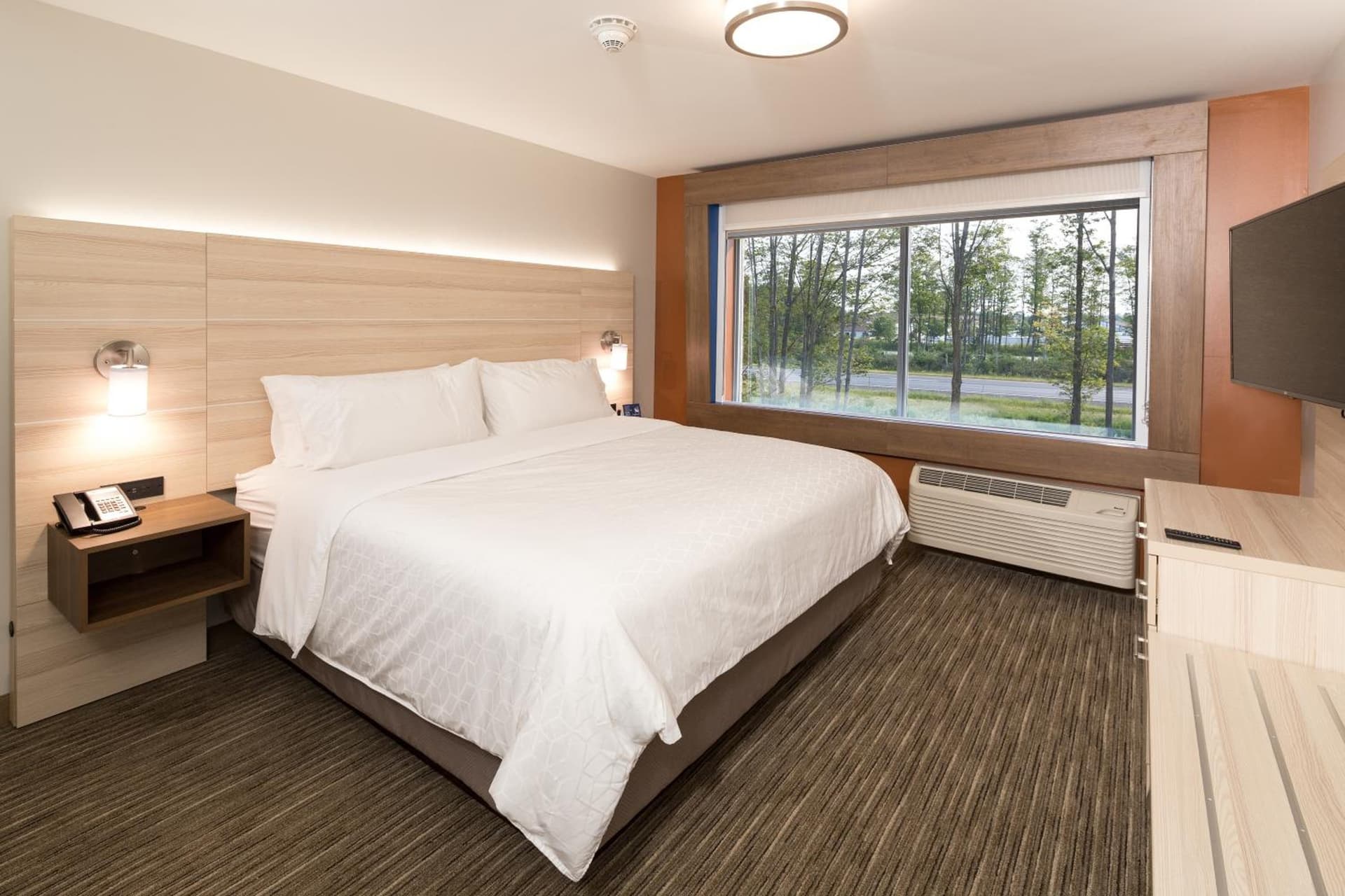 Holiday Inn Express Hotel & Suites Bay City by IHG gallery photo in Bay City, MI — image 43