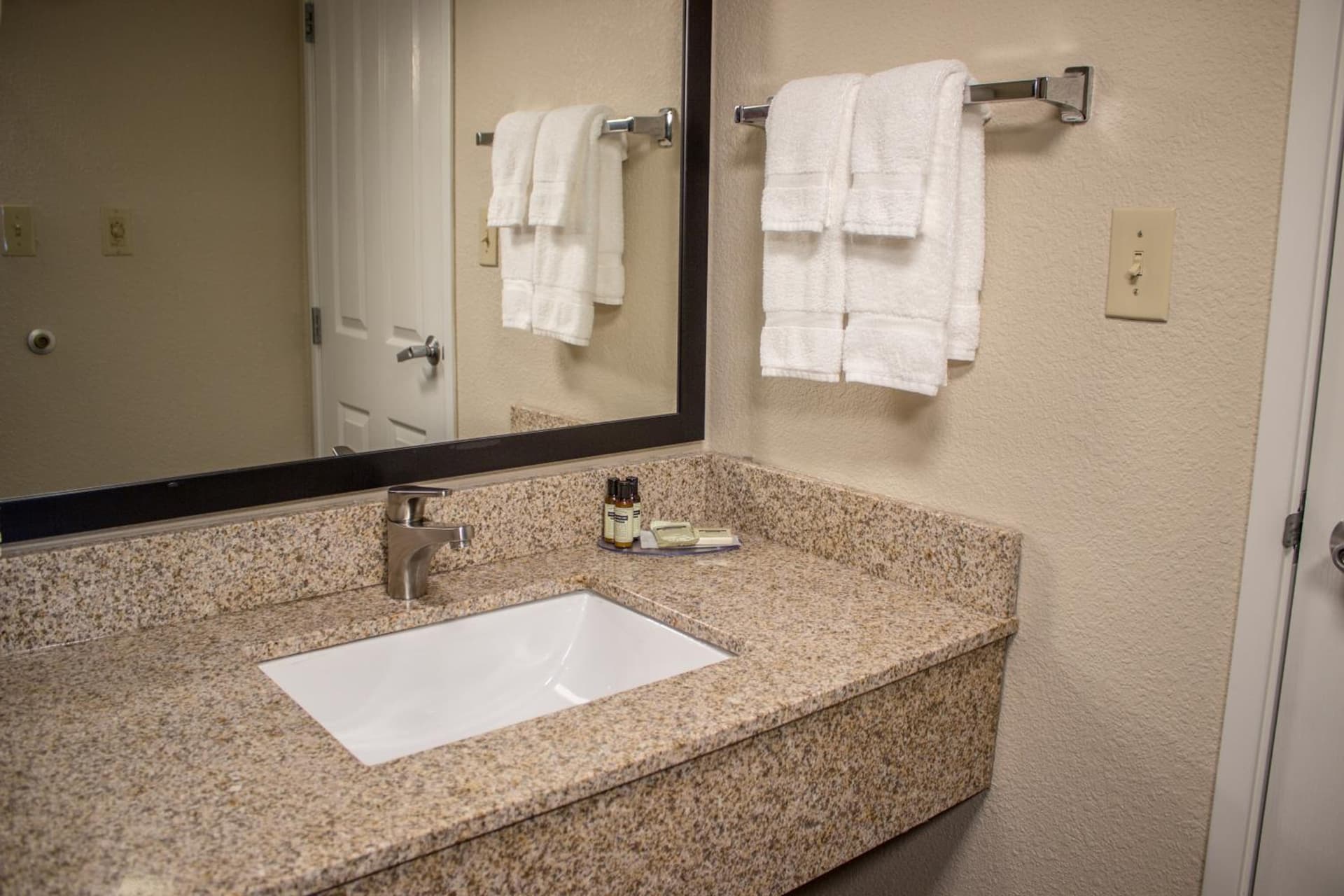Cobblestone Suites - Oshkosh gallery photo in Oshkosh, WI — image 14