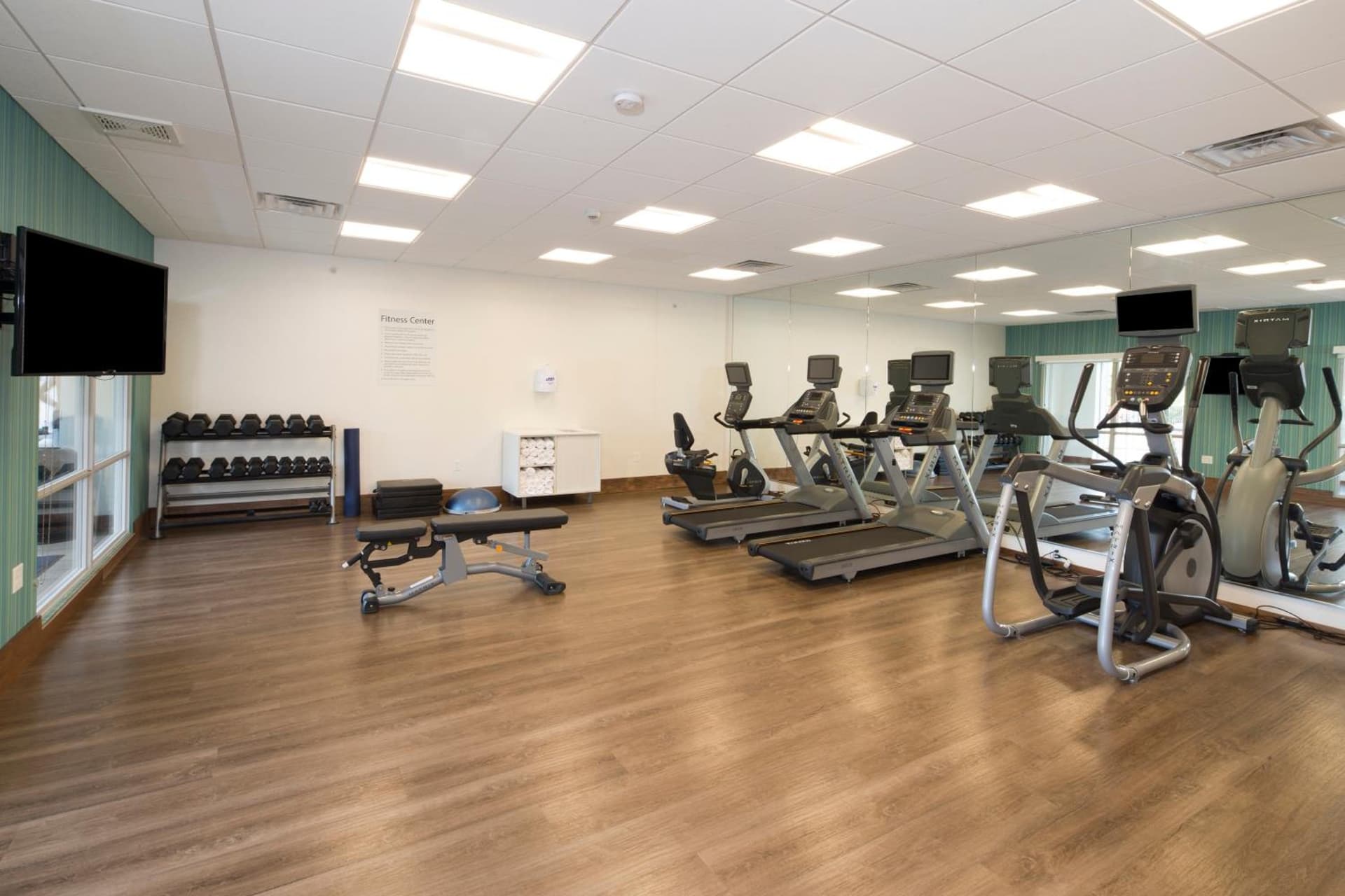Holiday Inn Express Hotel & Suites Bay City by IHG gallery photo in Bay City, MI — image 36