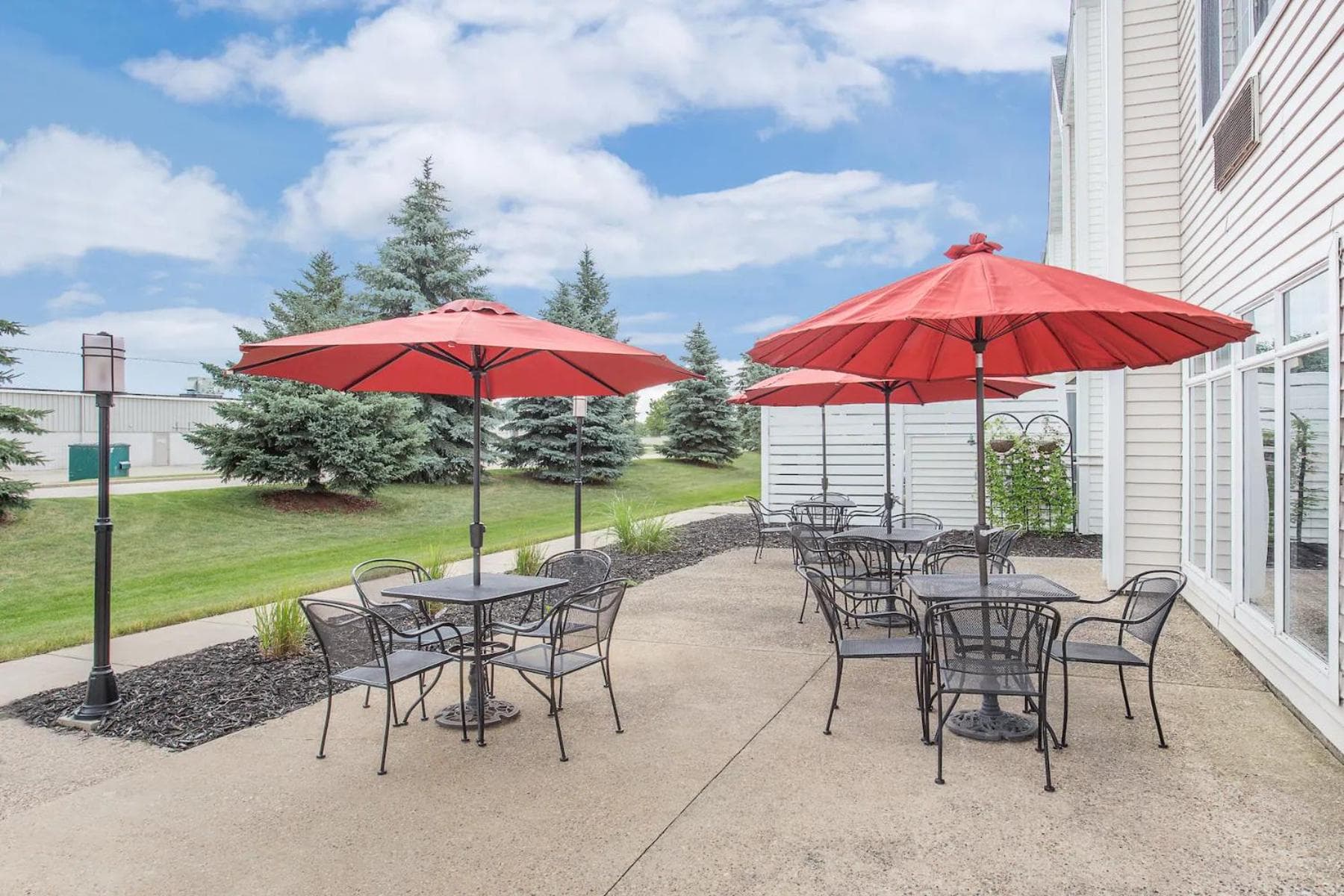 Cobblestone Suites - Oshkosh interior in Oshkosh, WI — gallery photo 2