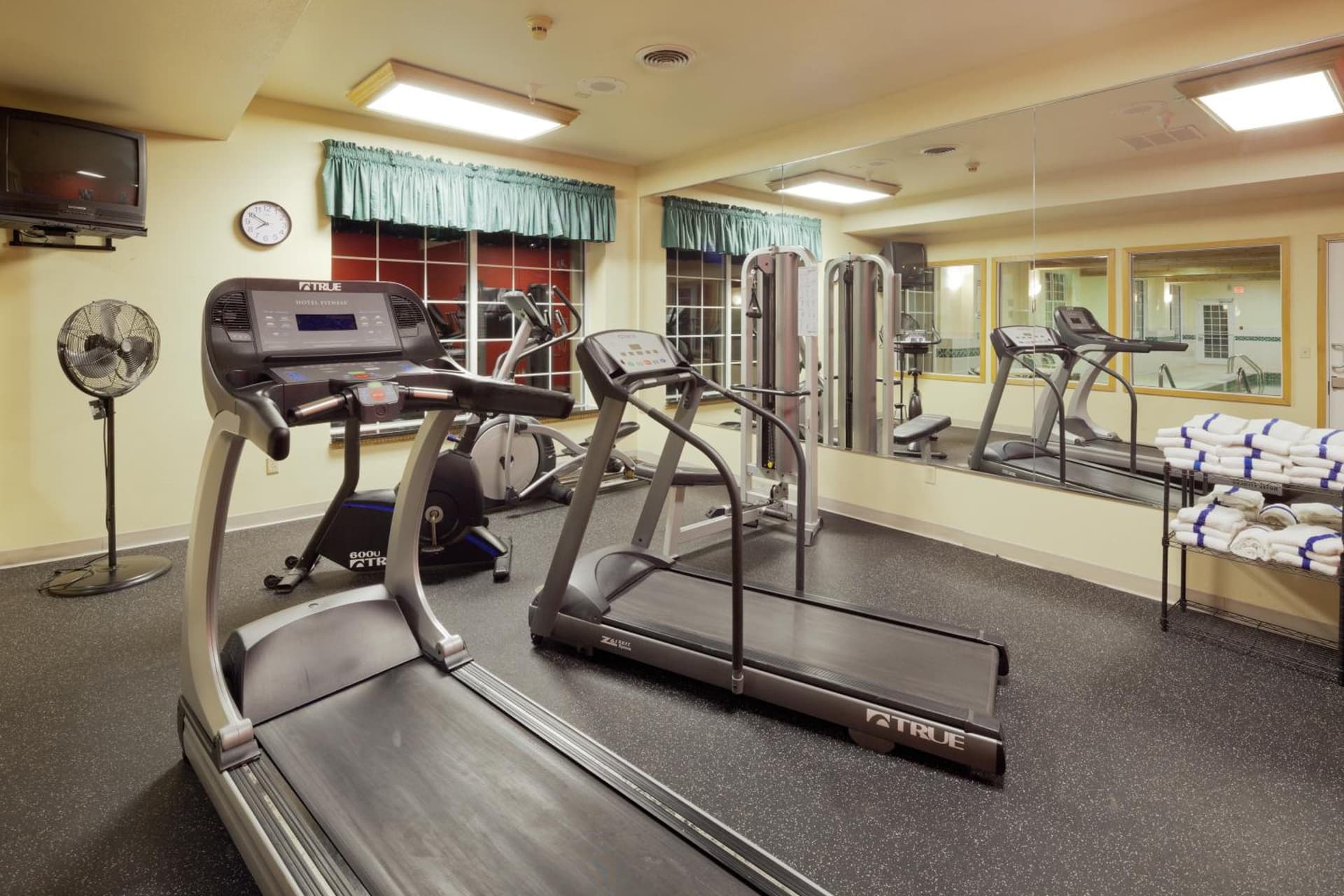Country Inn & Suites by Radisson Kenosha - Pleasant Prairie gallery photo in Kenosha, WI — image 17