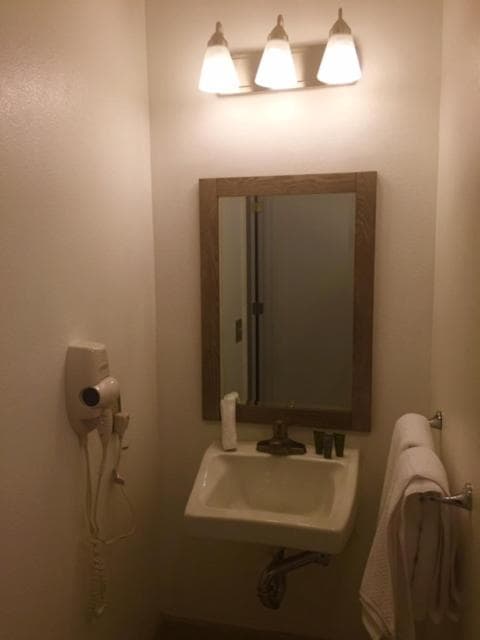 Hotel Focus SFO interior in South San Francisco, CA — gallery photo 2