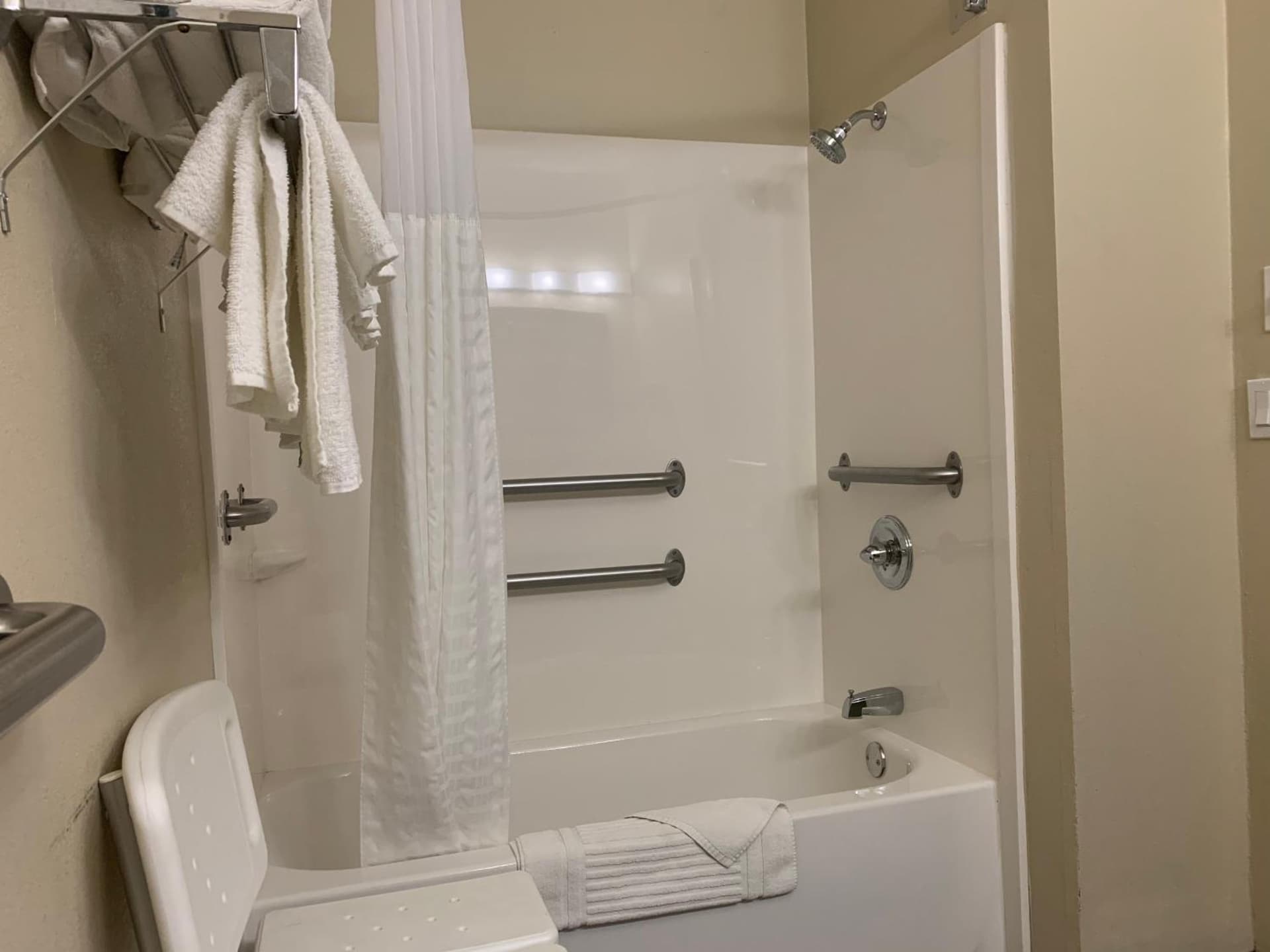 Comfort Suites Peoria I-74 gallery photo in Peoria, IL — image 29