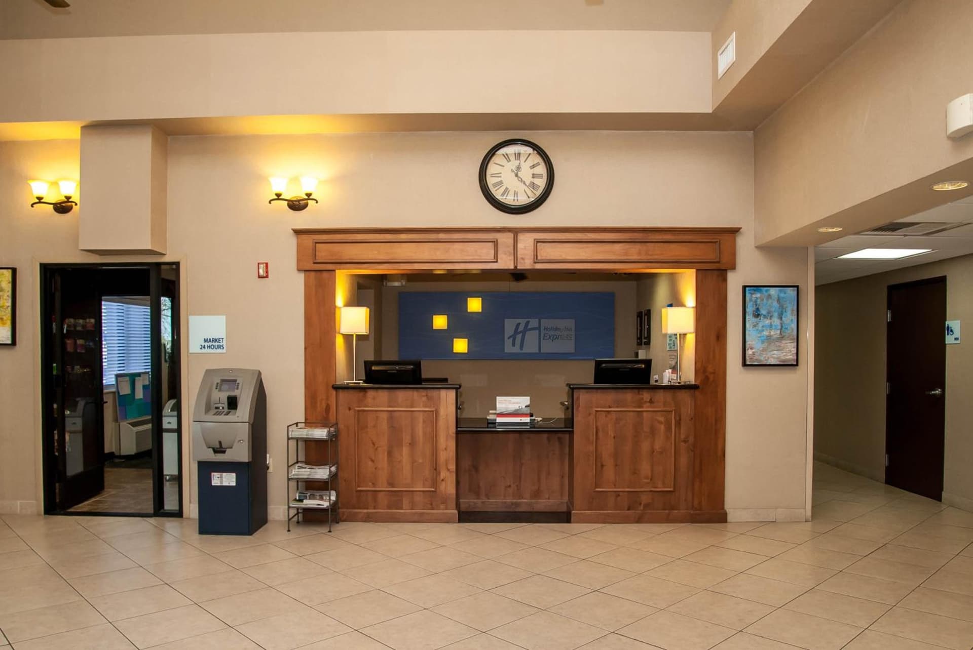 Holiday Inn Express Tucson-Airport by IHG interior in Tucson, AZ — gallery photo 2