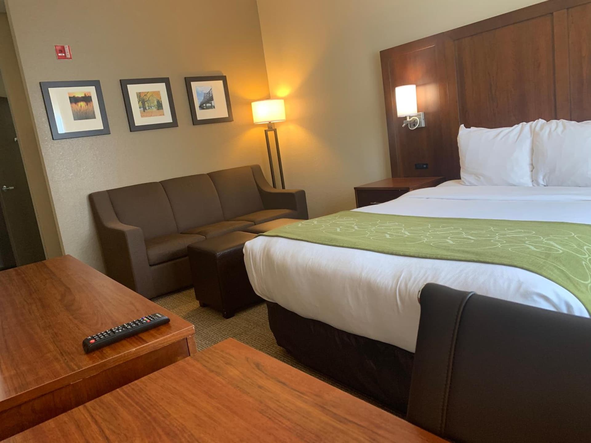 Comfort Suites Peoria I-74 interior in Peoria, IL — gallery photo 2