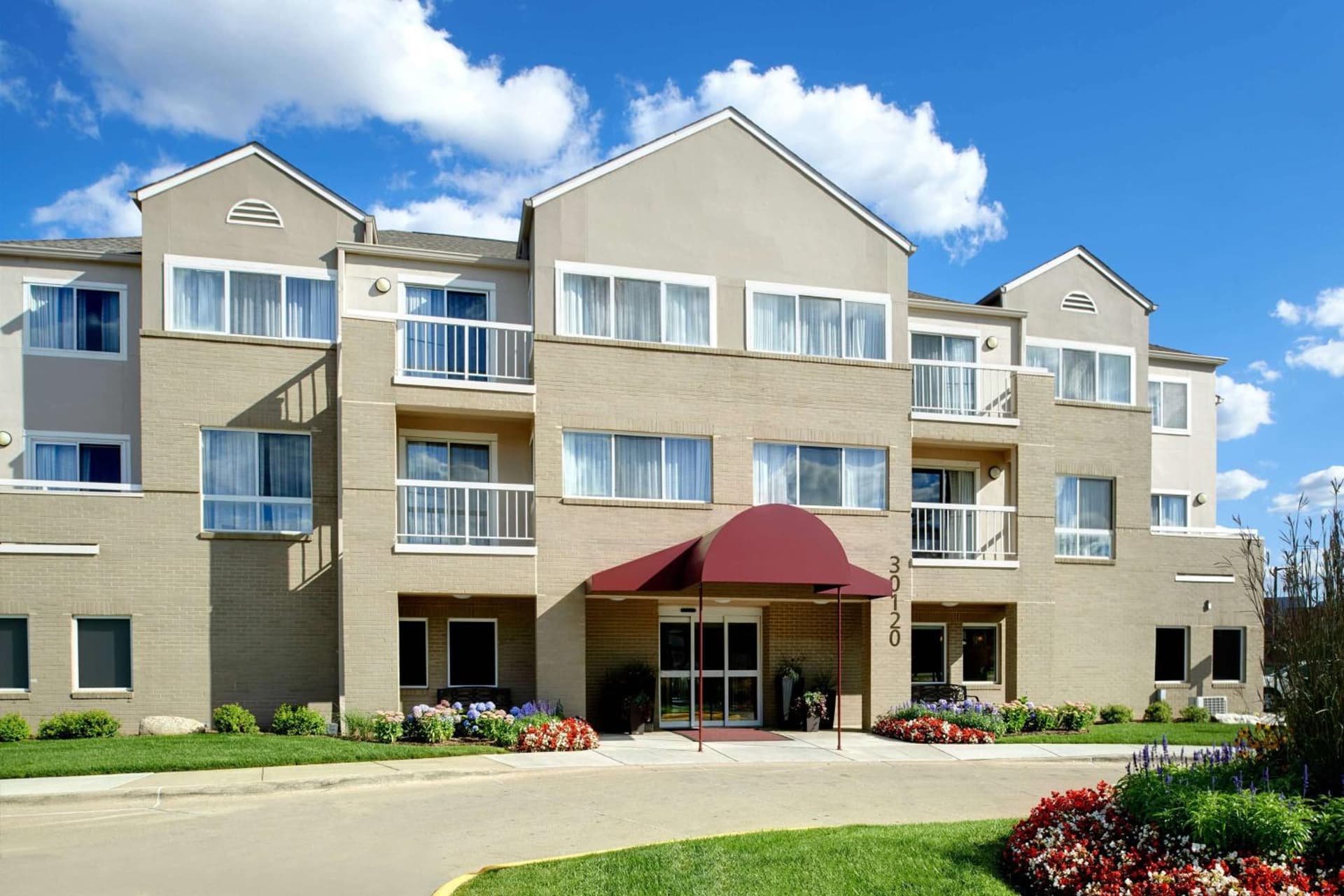 Sonesta ES Suites Detroit Warren exterior or lobby in Warren, MI — main listing photo