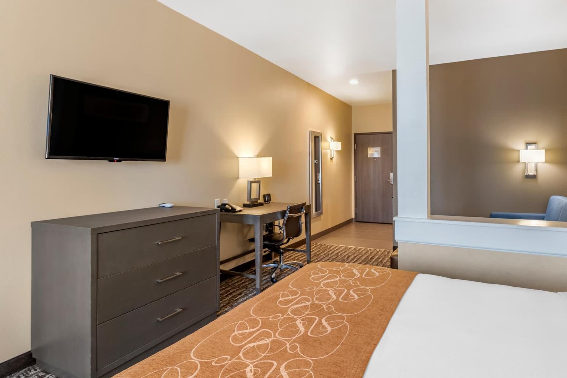 Comfort Suites Near Sam Houston Race Park gallery photo in Houston, TX — image 7