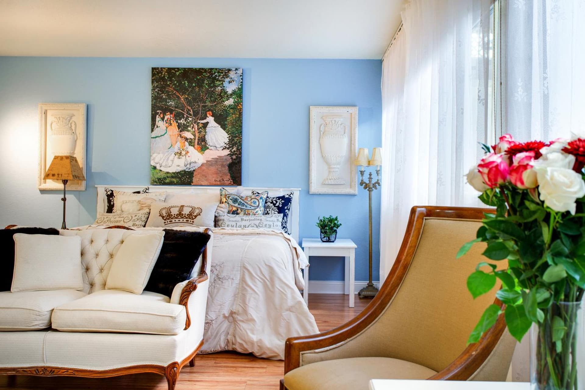 Stratford Inn interior in Ashland, OR — gallery photo 2