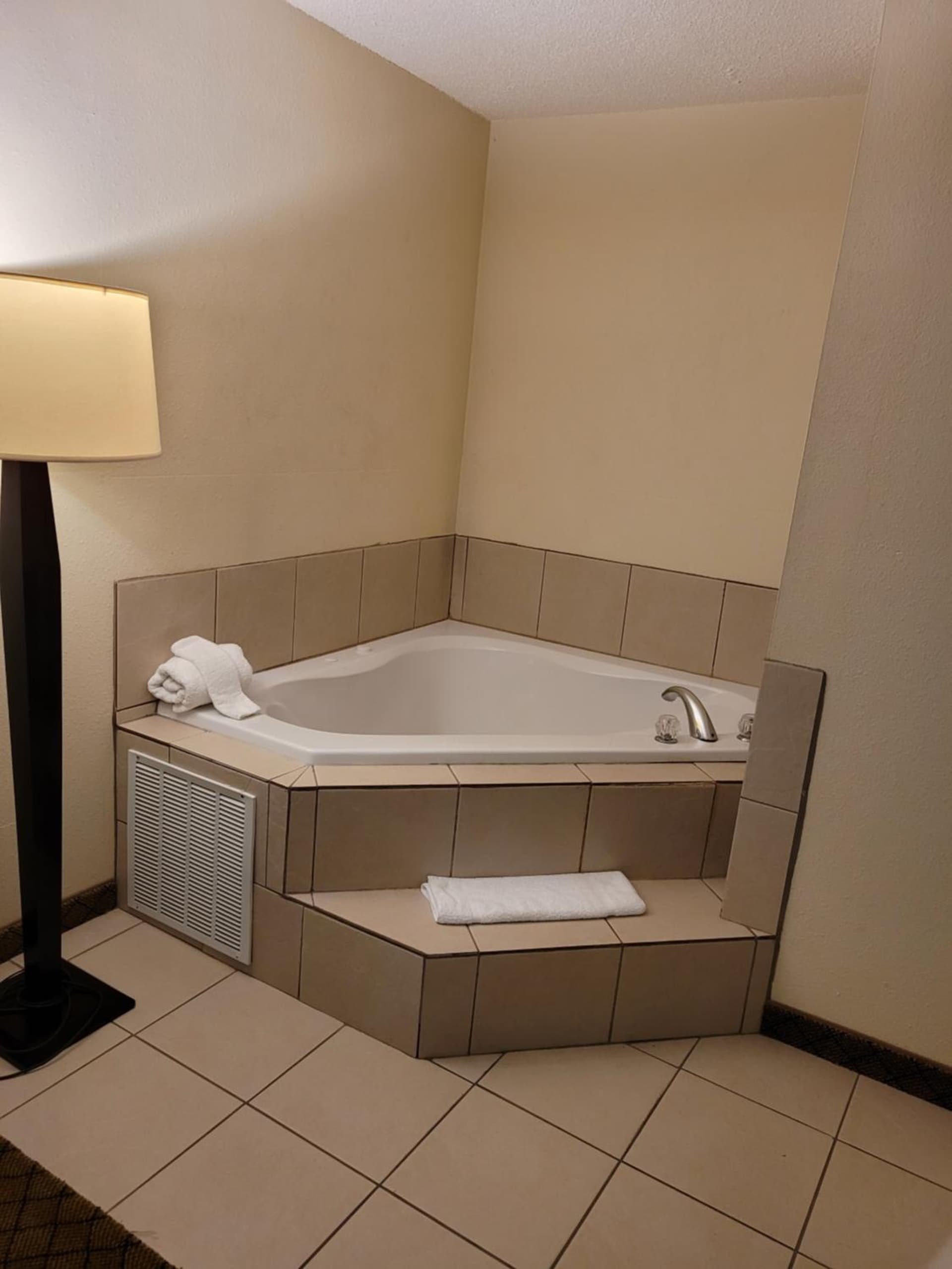 Home Inn & Suites gallery photo in Montgomery, AL — image 4