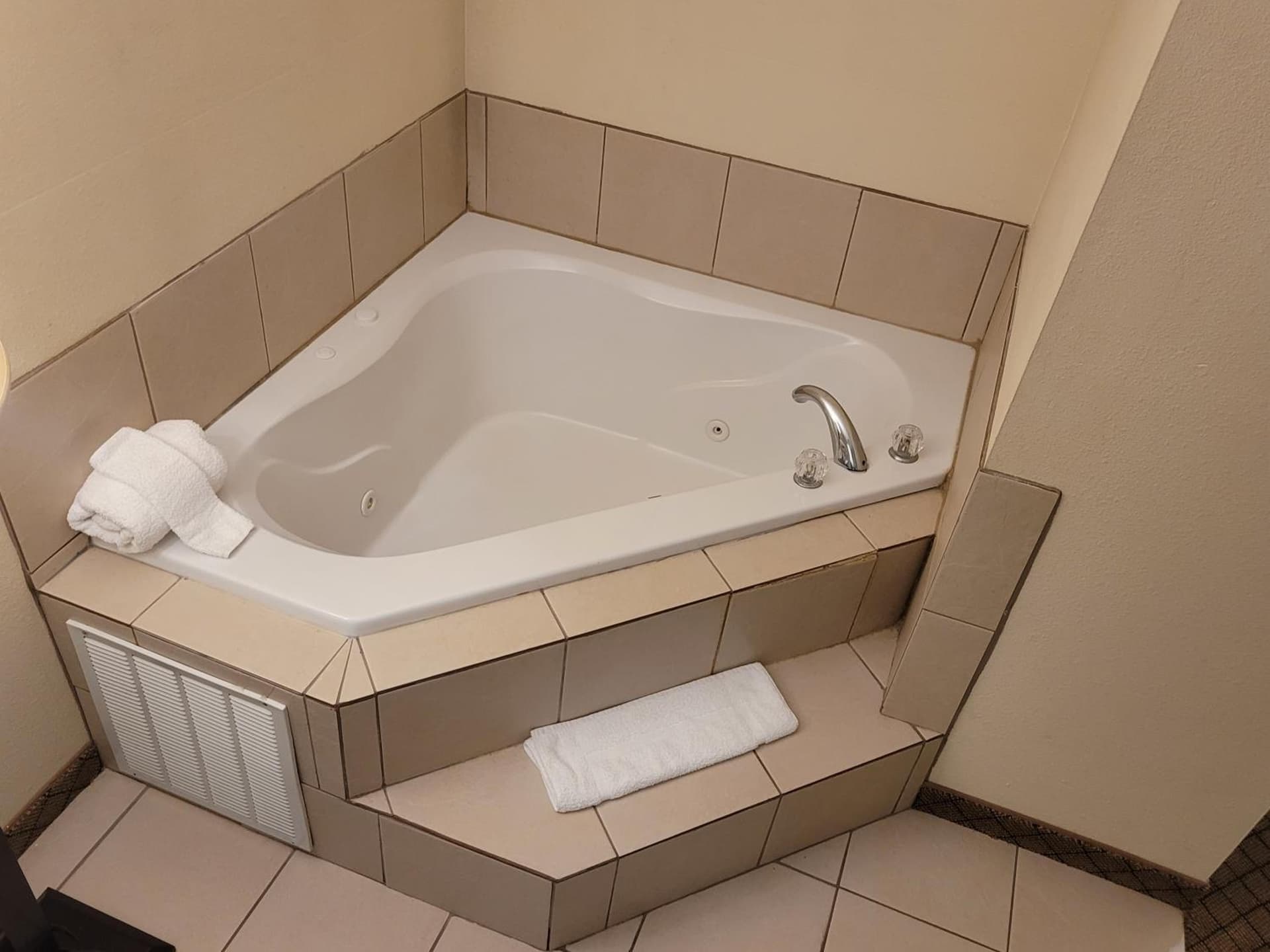 Home Inn & Suites gallery photo in Montgomery, AL — image 13