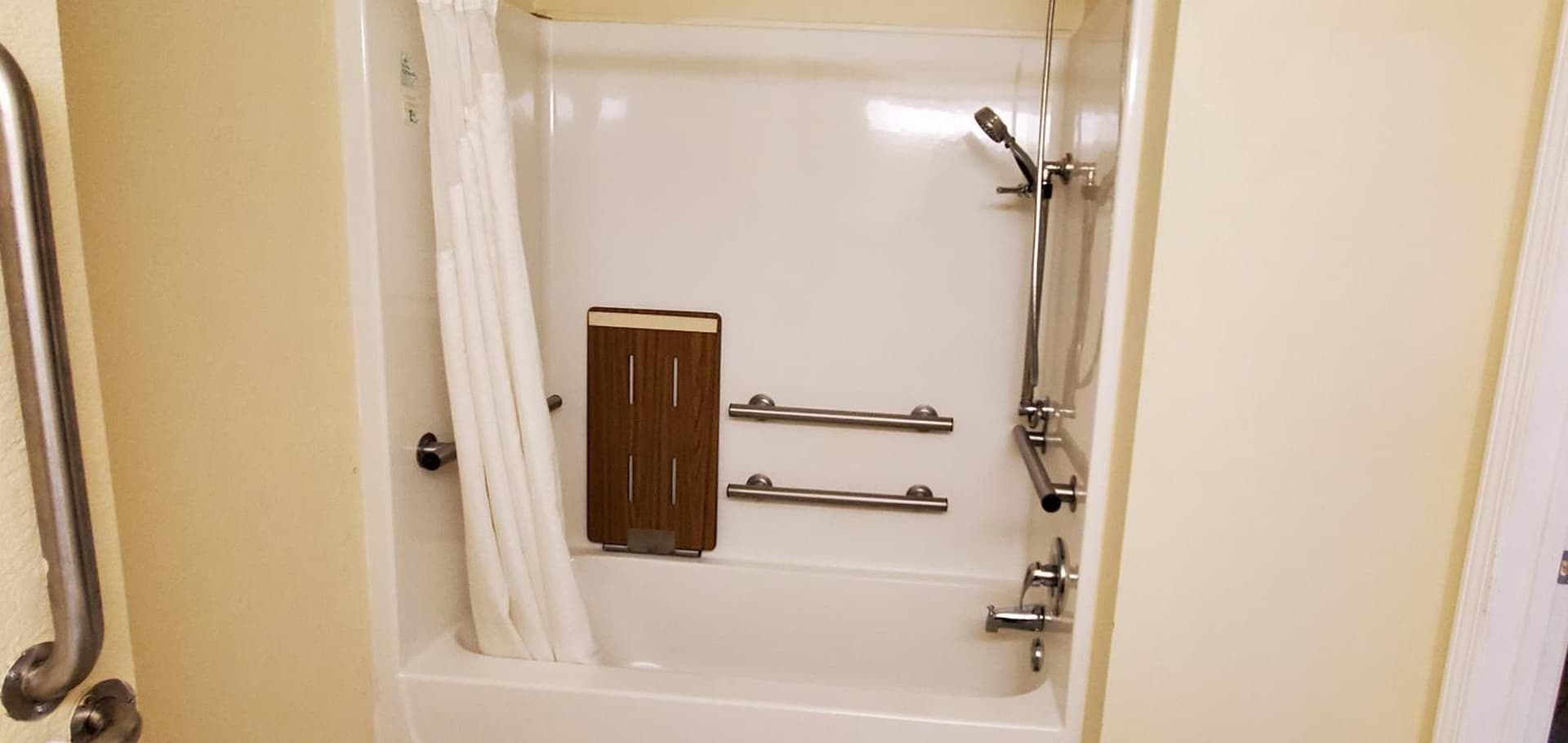 Home Inn & Suites gallery photo in Montgomery, AL — image 16