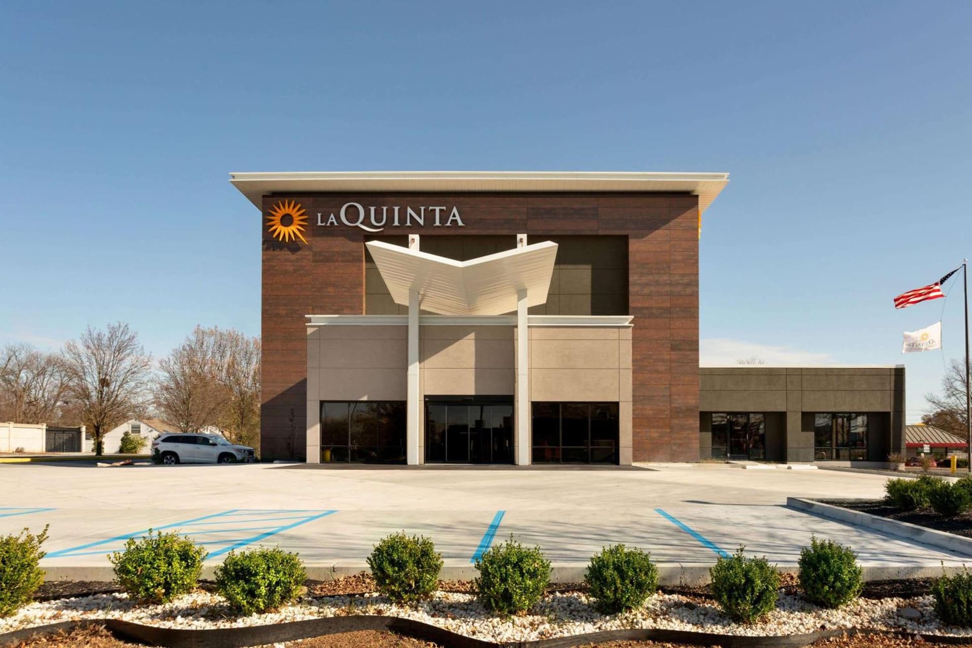 La Quinta Inn & Suites by Wyndham St Louis Route 66 gallery photo in Saint Louis, MO — image 12